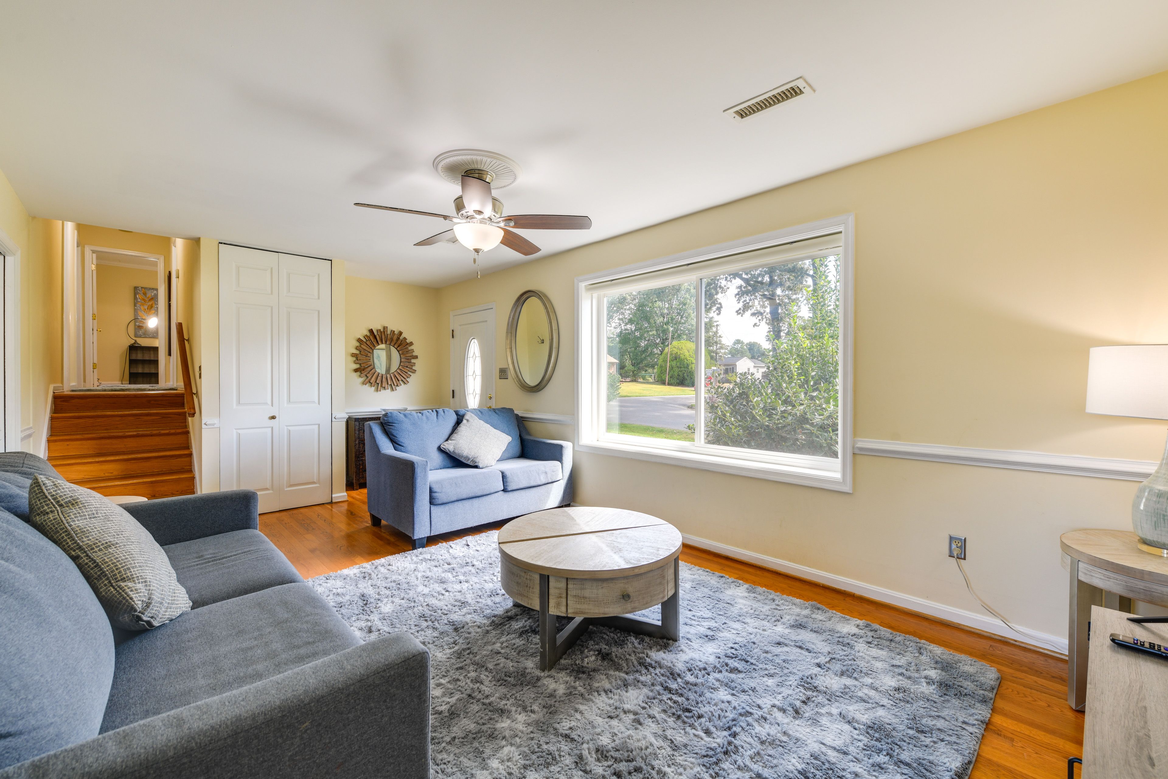 Living Area | Smart TV