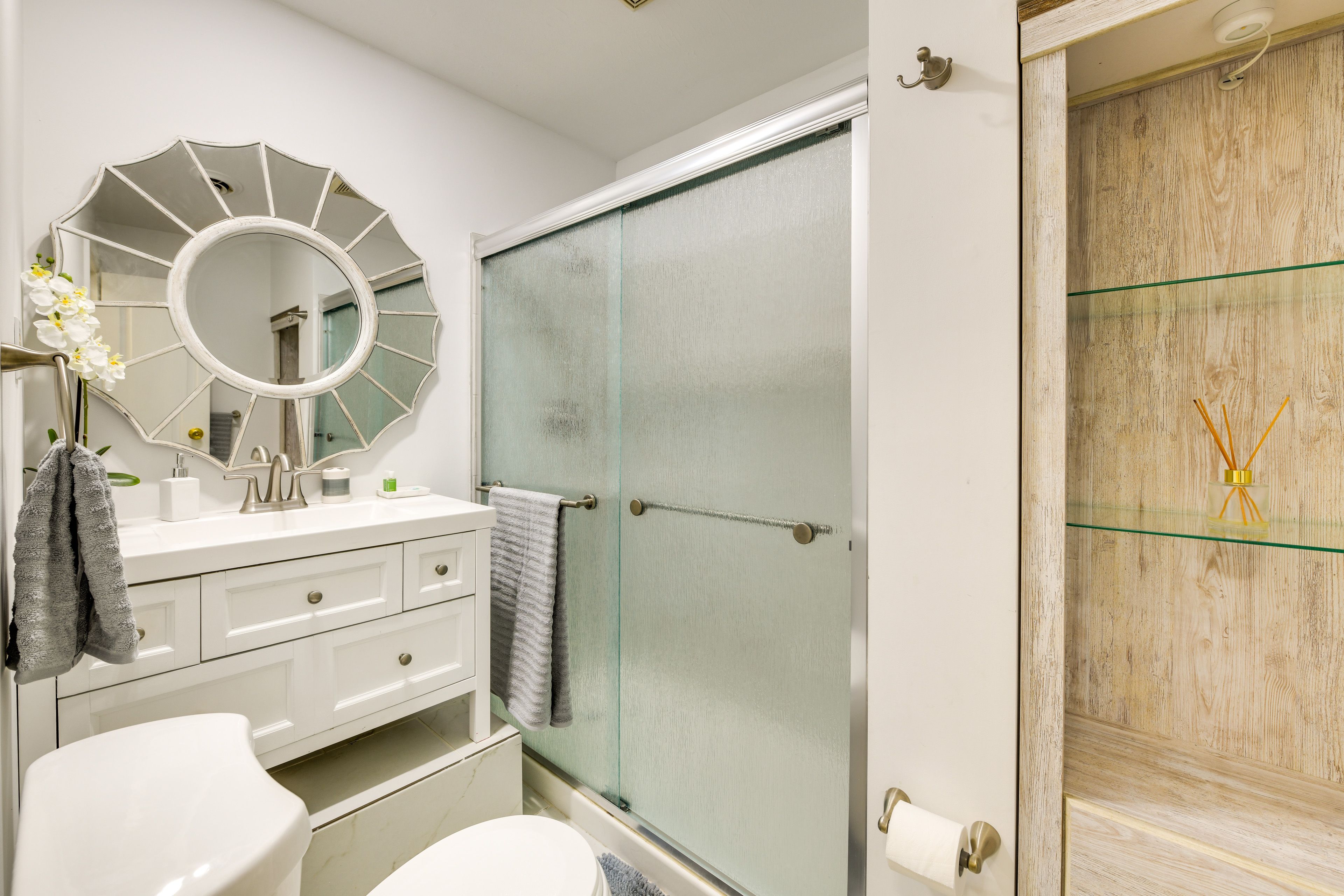 Full Bathroom | Complimentary Toiletries
