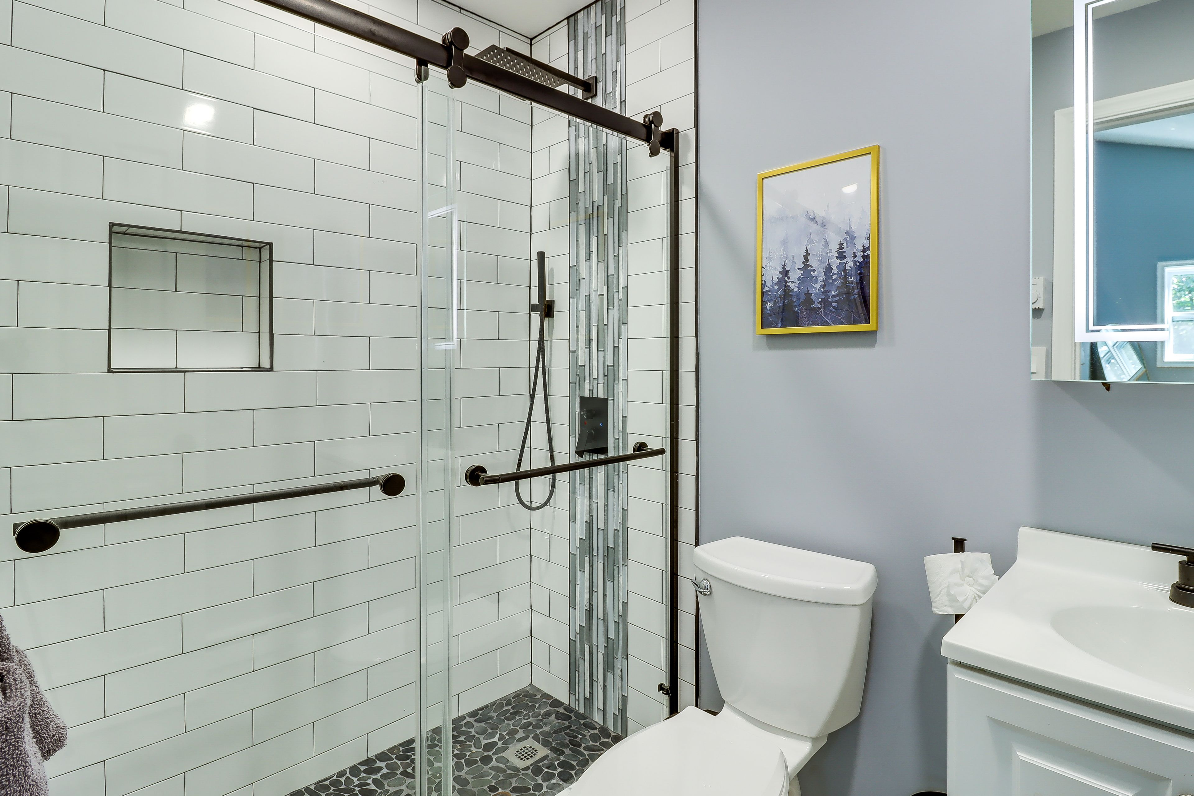 Full Bathroom | Complimentary Toiletries