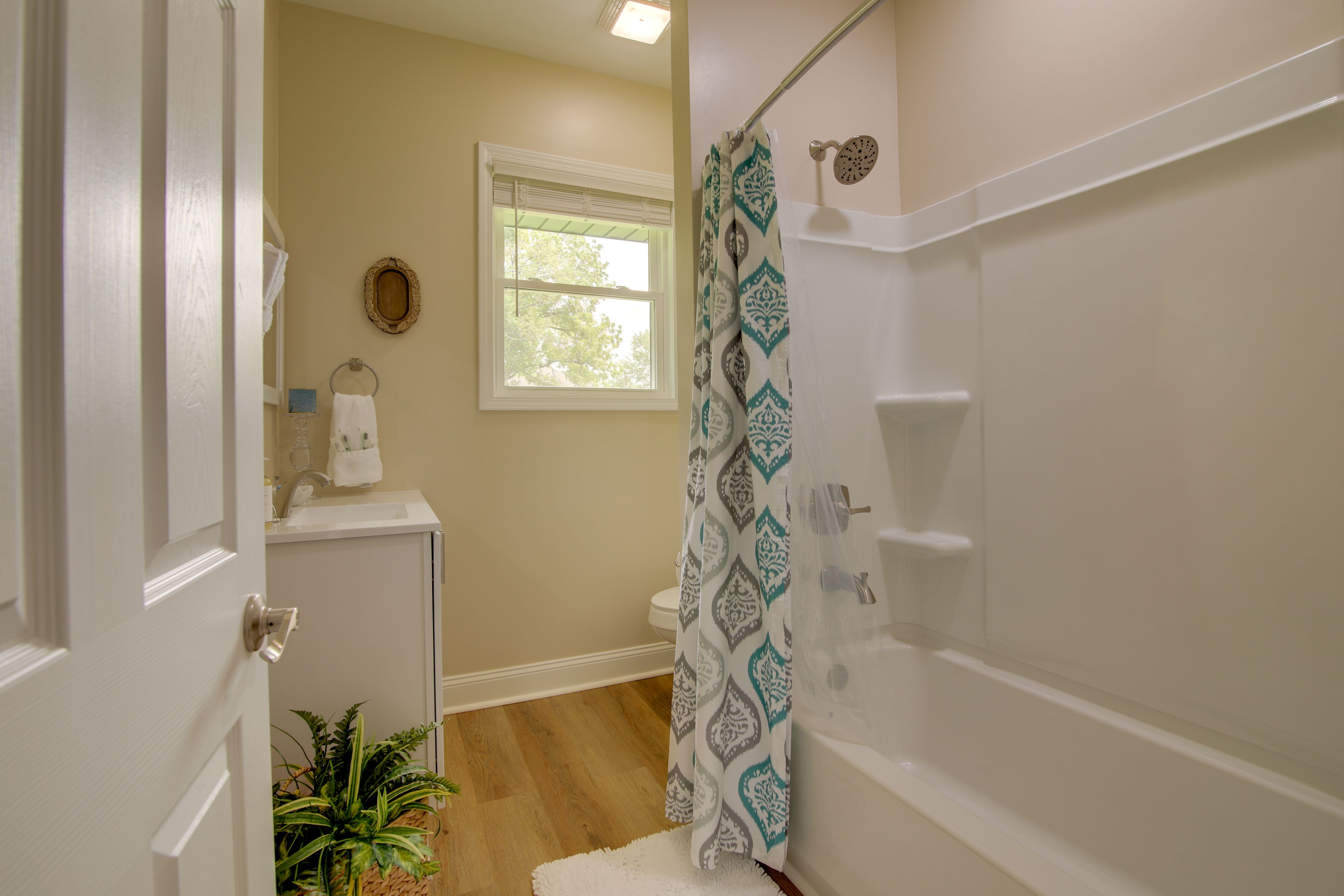 Full Bathroom