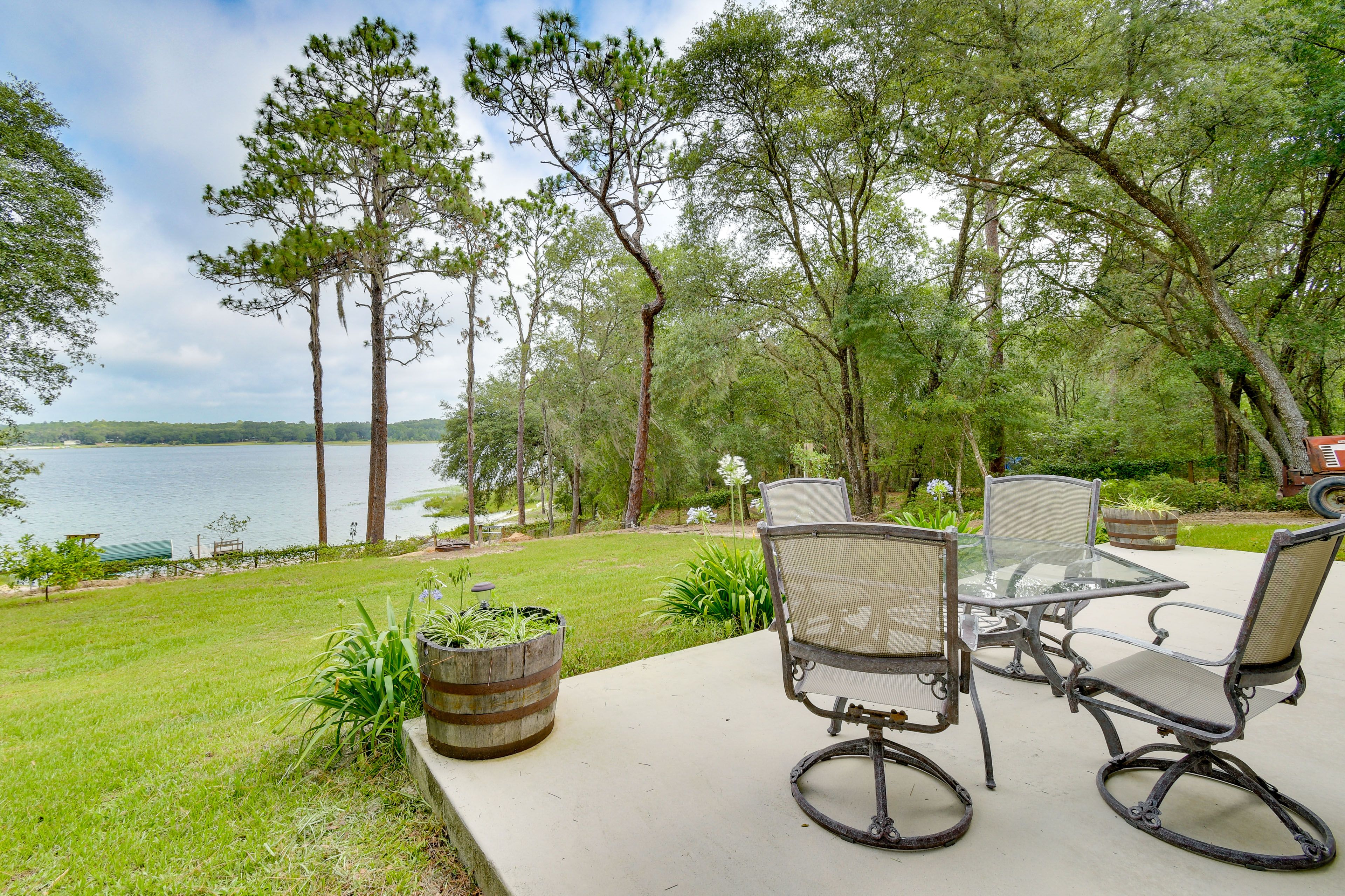 Hawthorne Vacation Rental | 3BR | 2.5BA | 1,967 Sq Ft | Steps Required to Enter