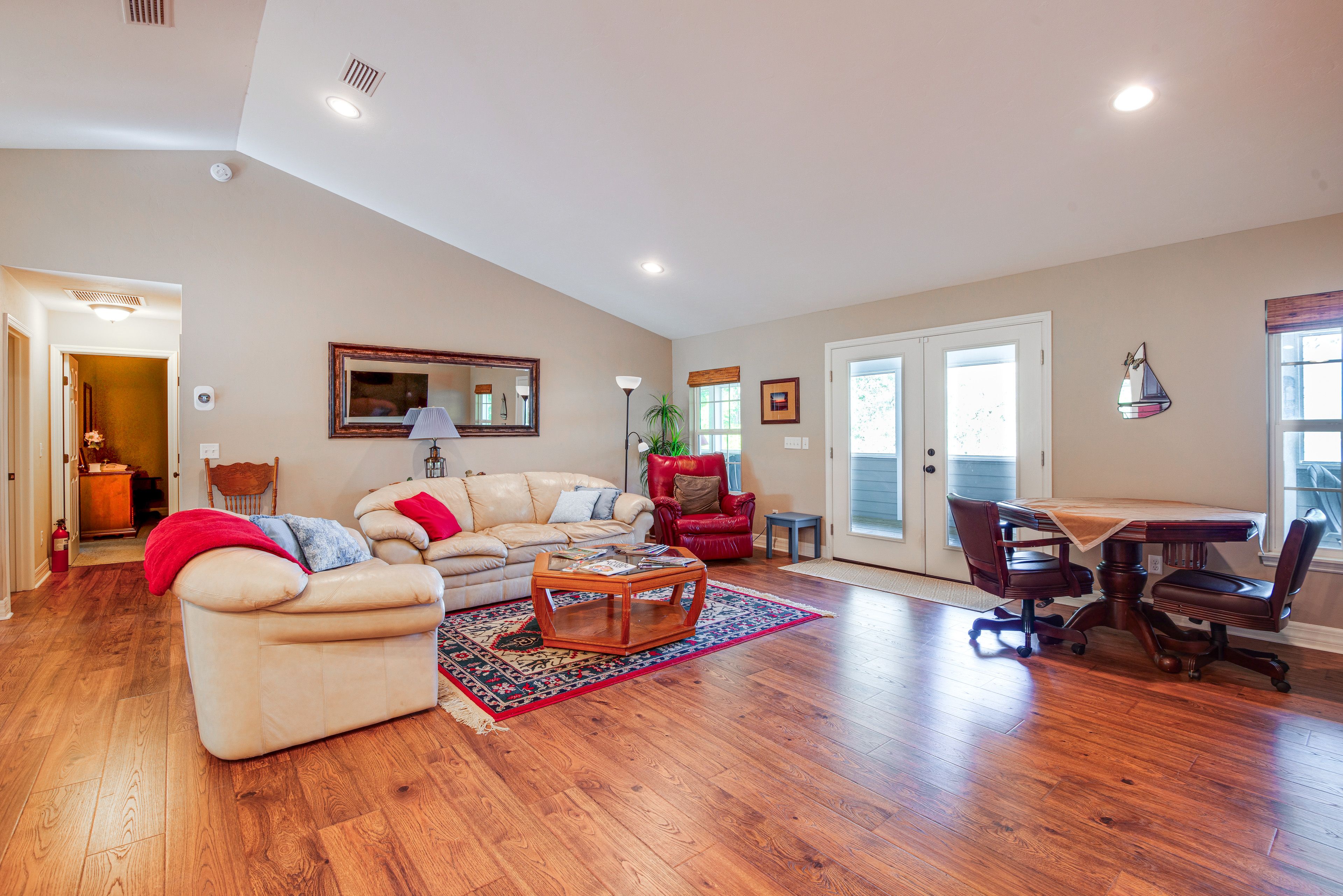 Living Room | Free WiFi | Smart TV | Central A/C | Board Games
