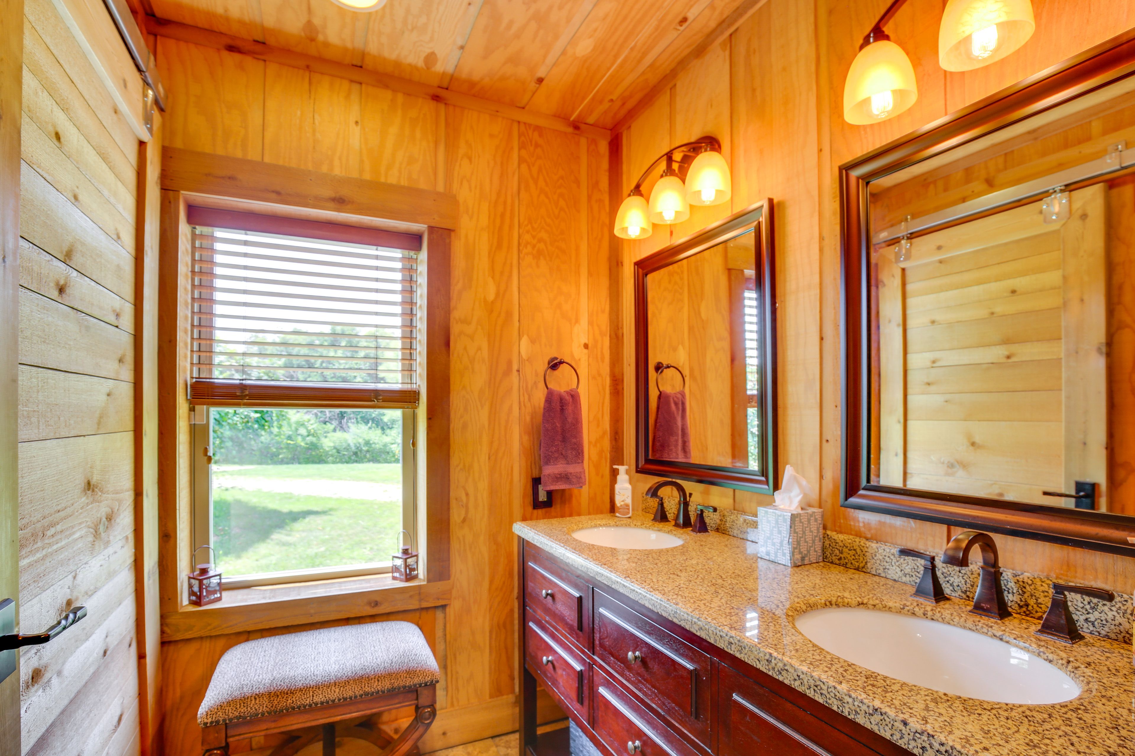 En-Suite Bathroom | Towels | Hair Dryer