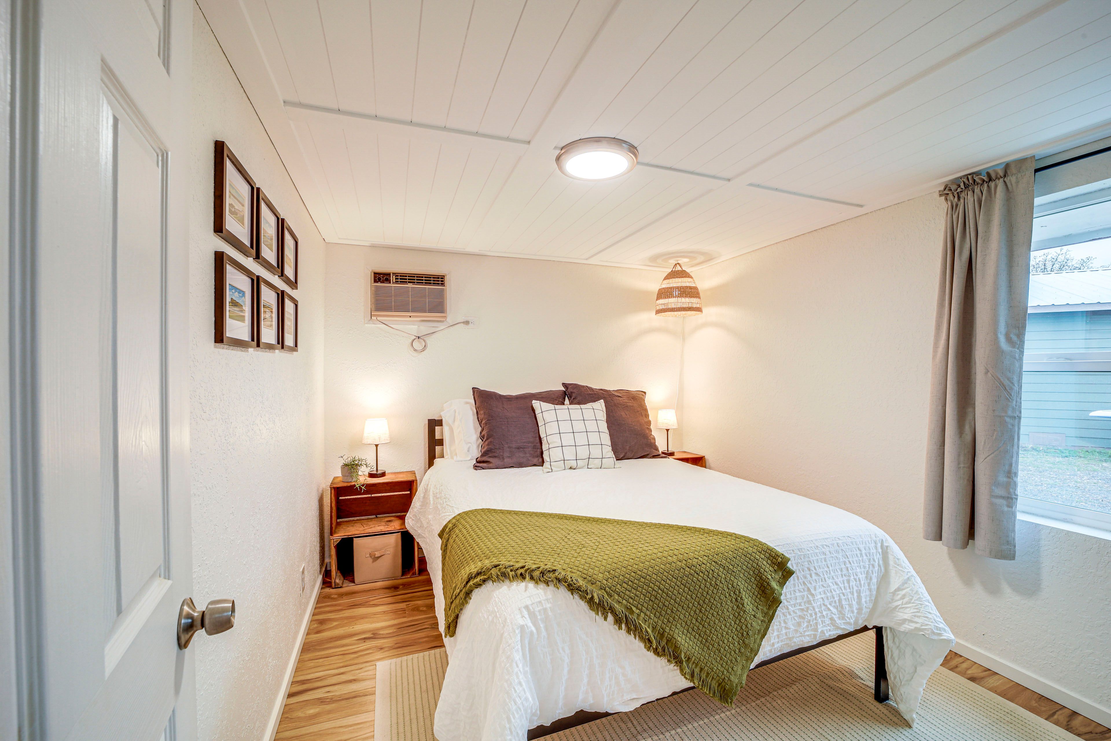 Bedroom 2 | Queen Bed