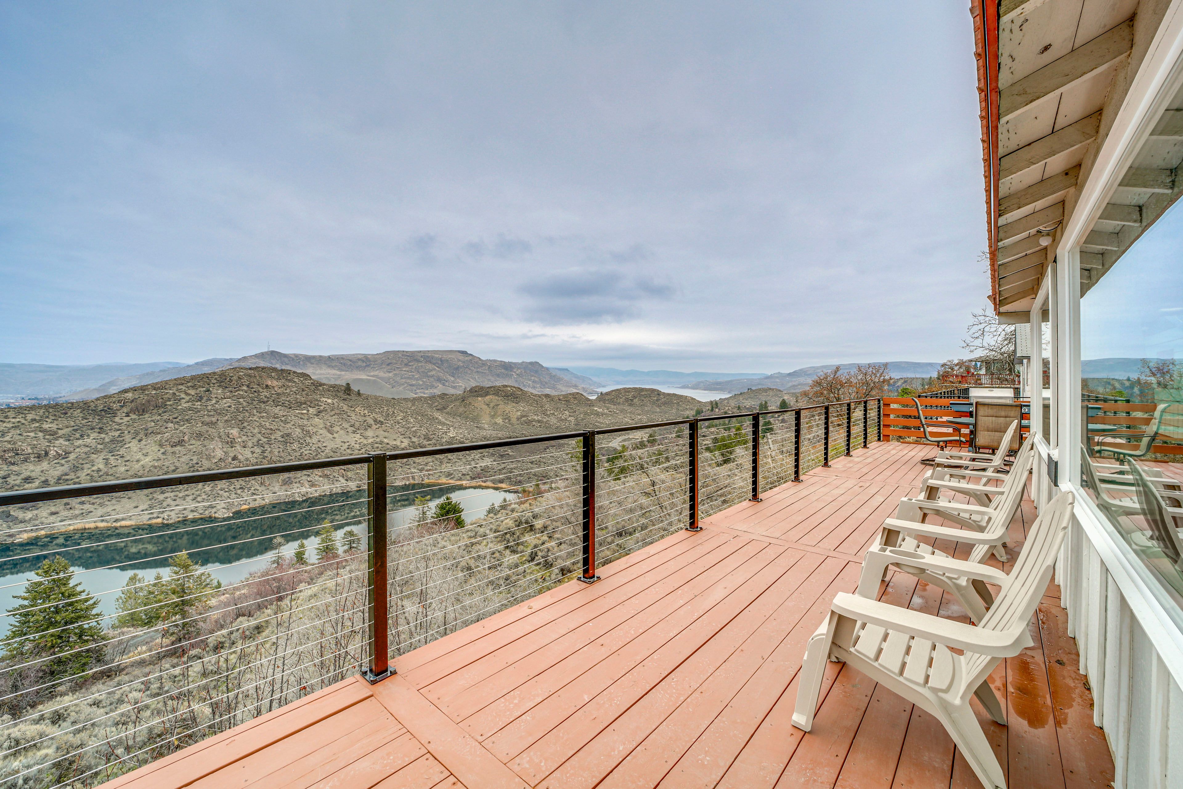 Deck | Outdoor Dining Area | Grill