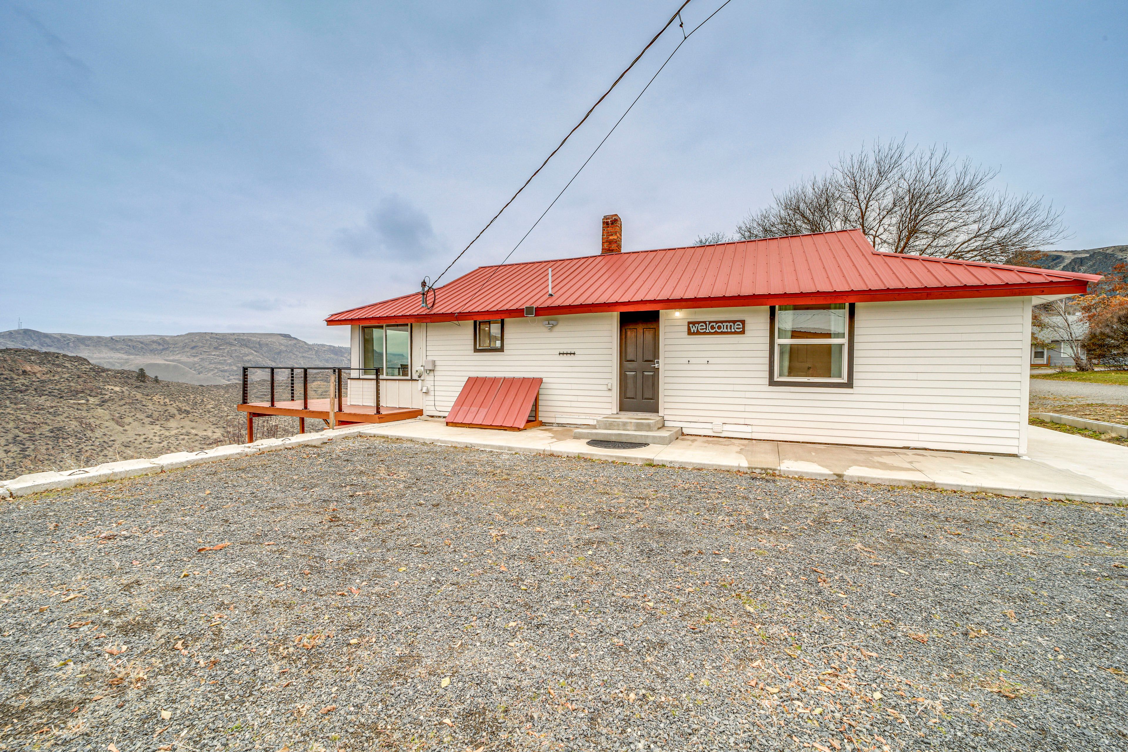 Parking | Driveway (6 Vehicles) | RV/Trailer Parking