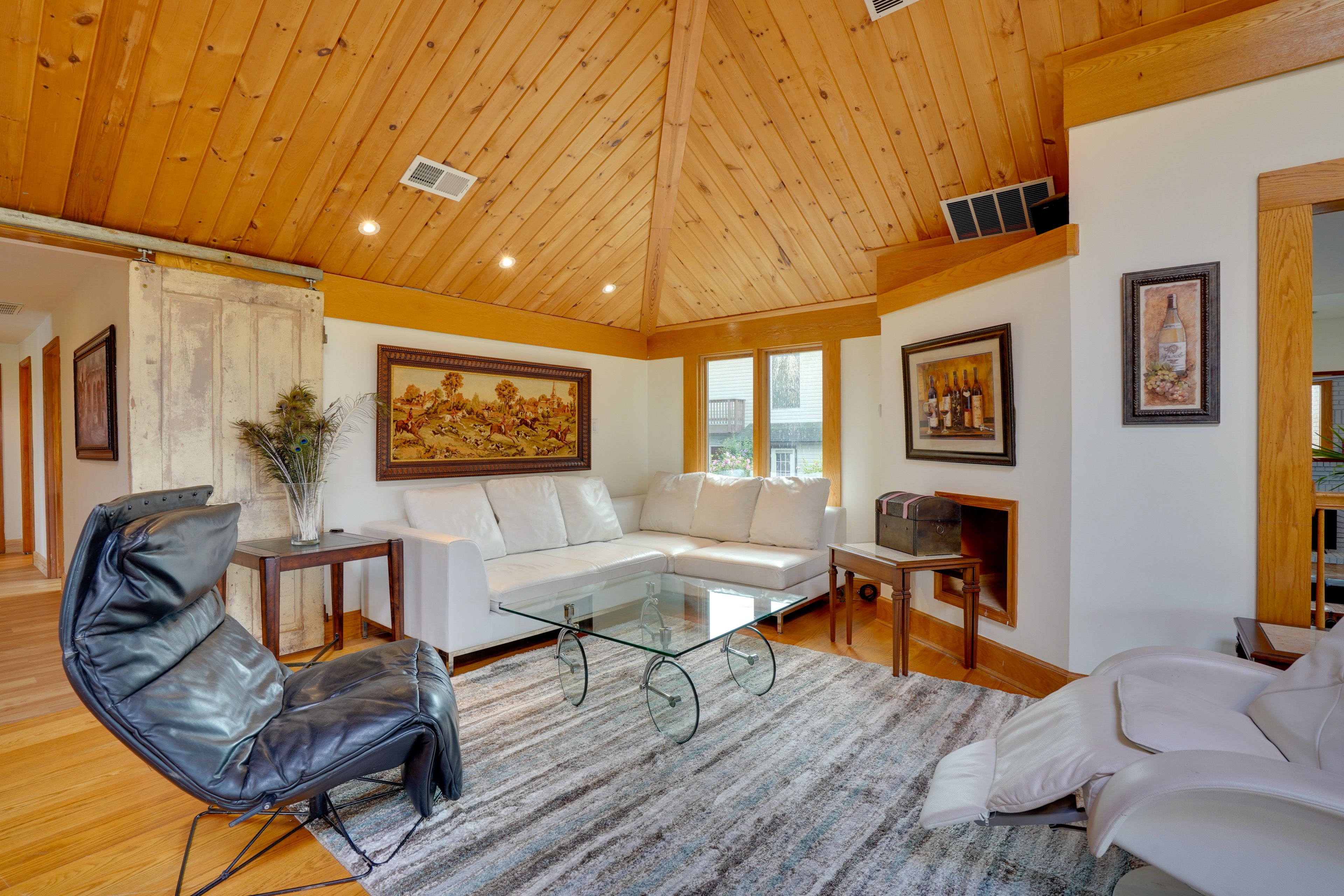 Living Room | Central Heating & A/C | Ceiling Fans