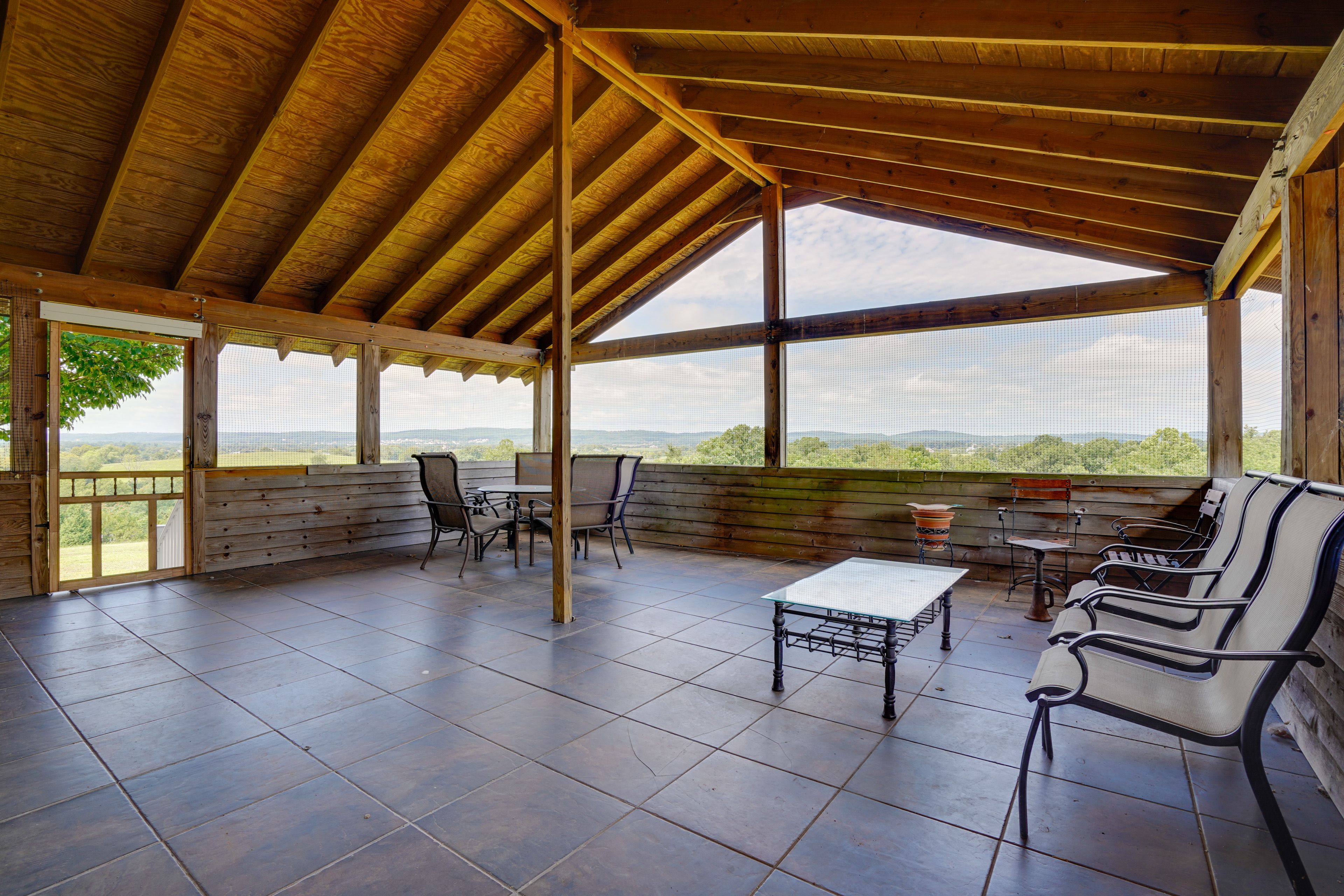 Covered Patio | Outdoor Seating & Dining