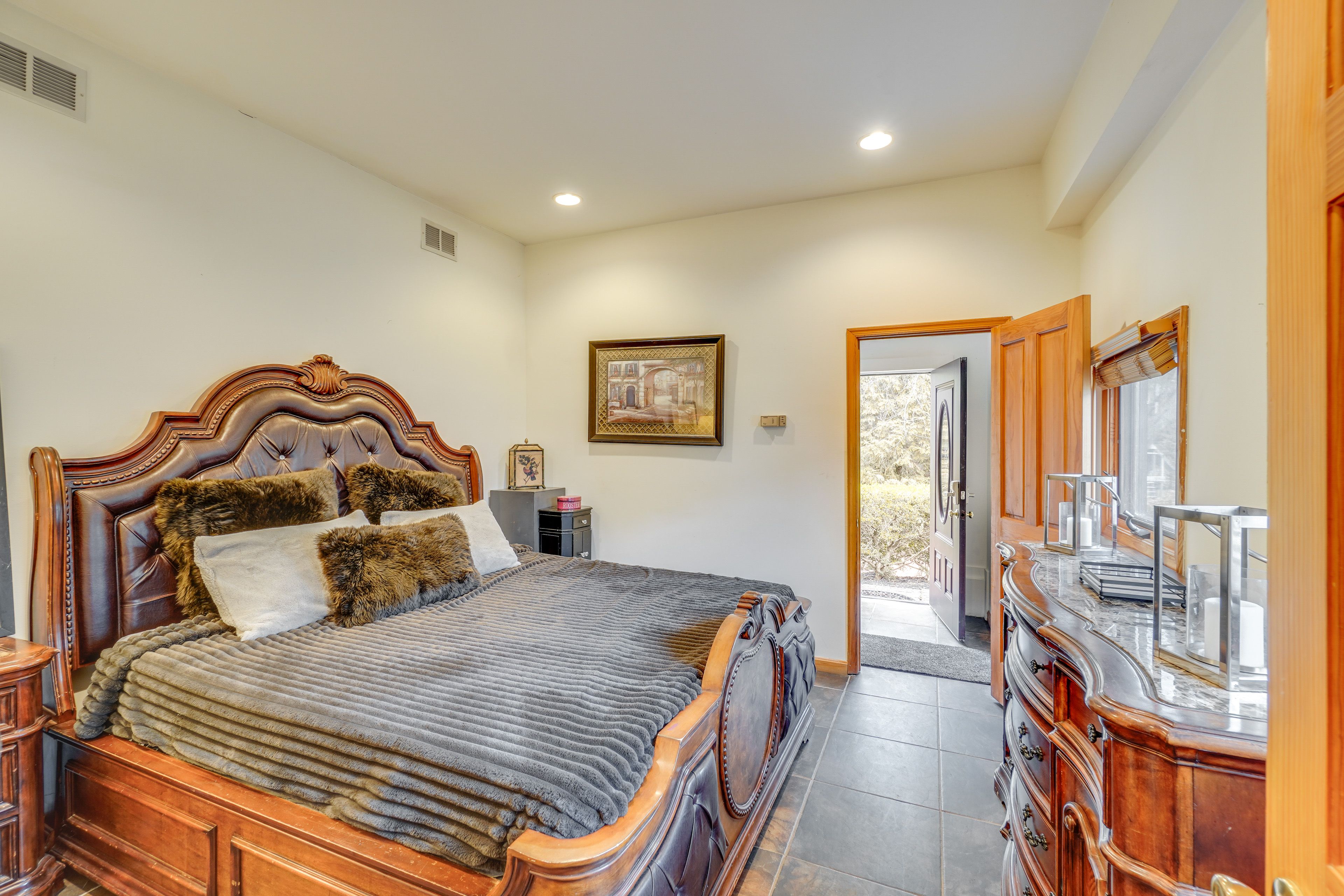 Bedroom 4 | King Bed