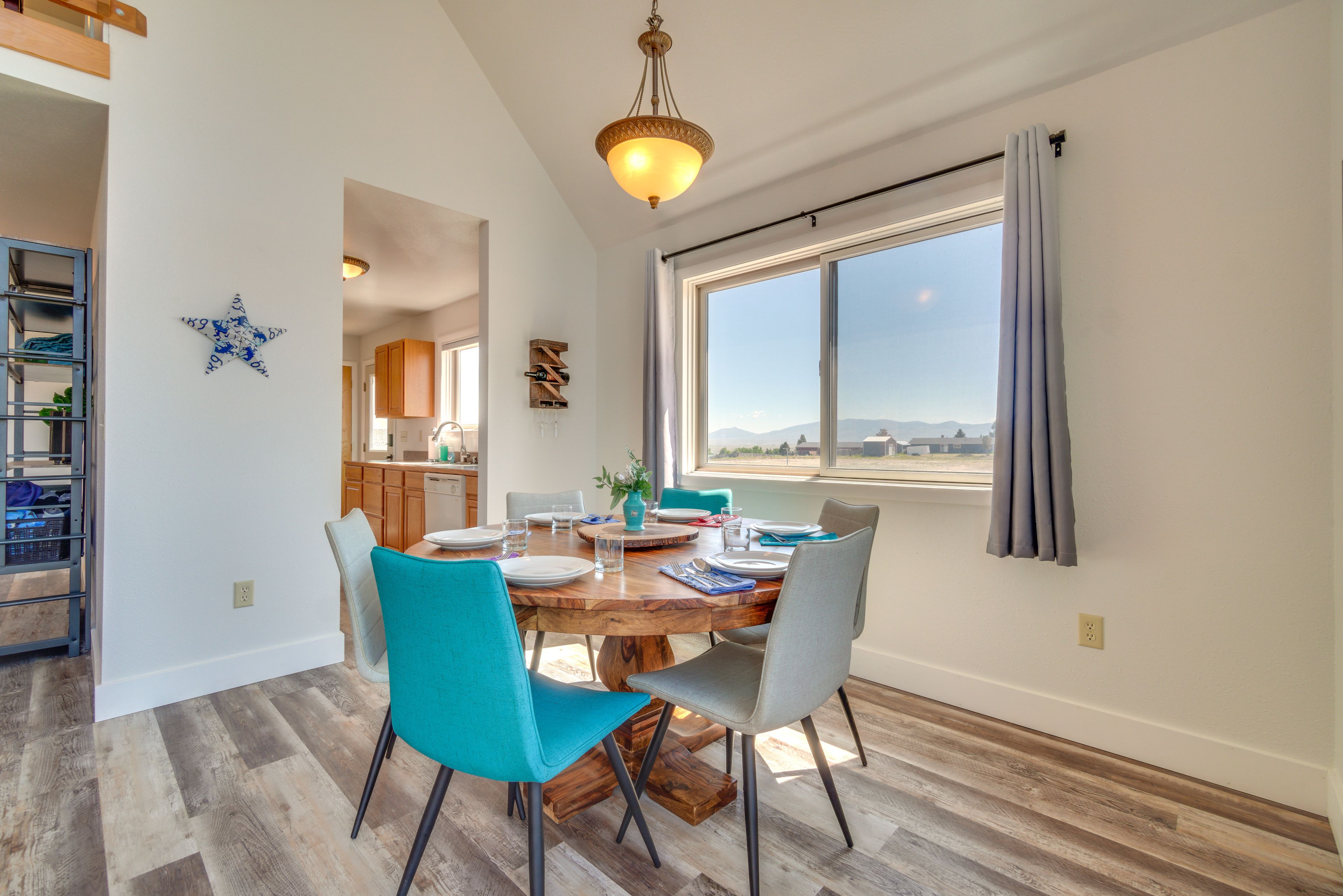 Dining Area | Dining Table | Dishware/Flatware