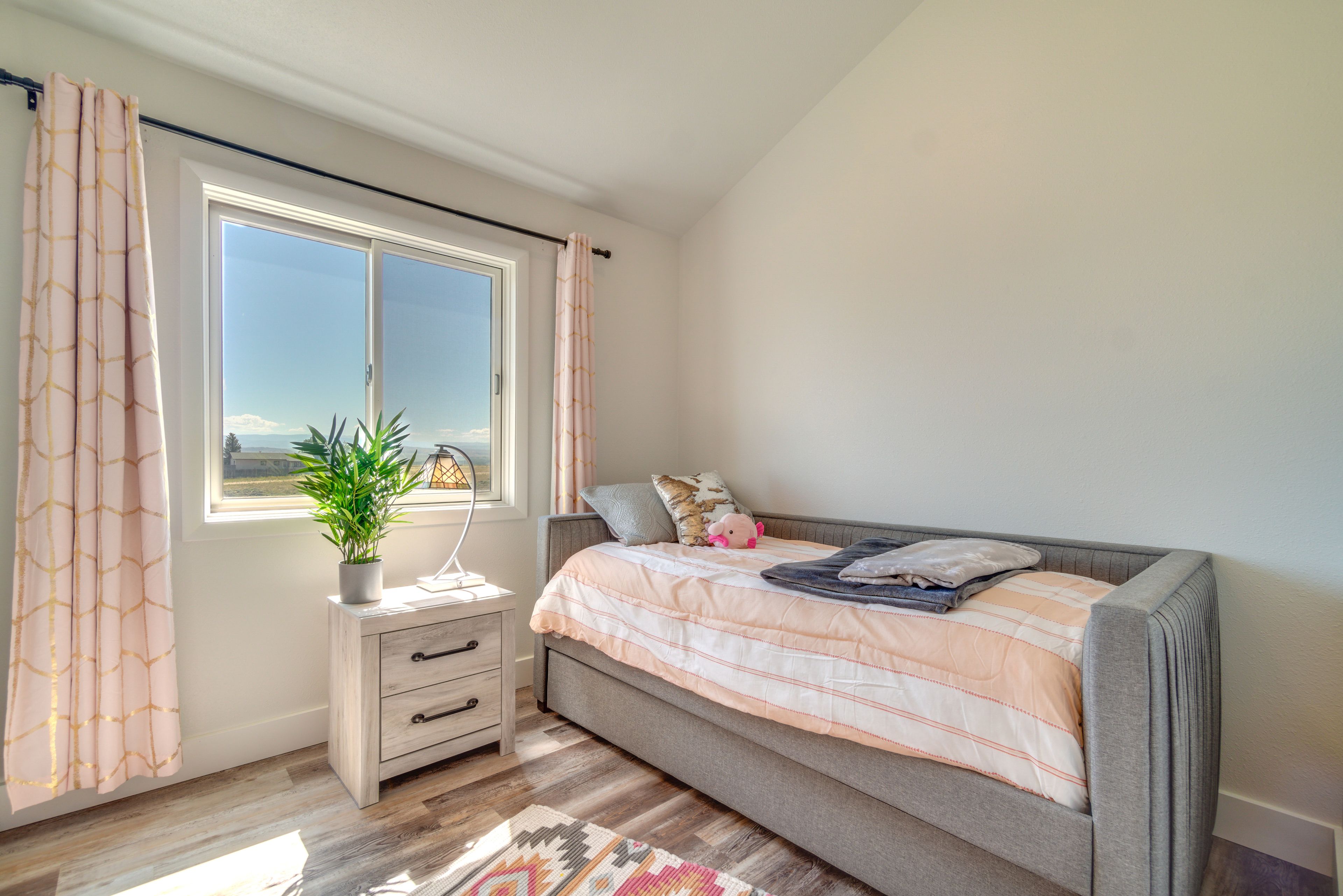 Bedroom 4 | 2nd Floor | Twin Daybed
