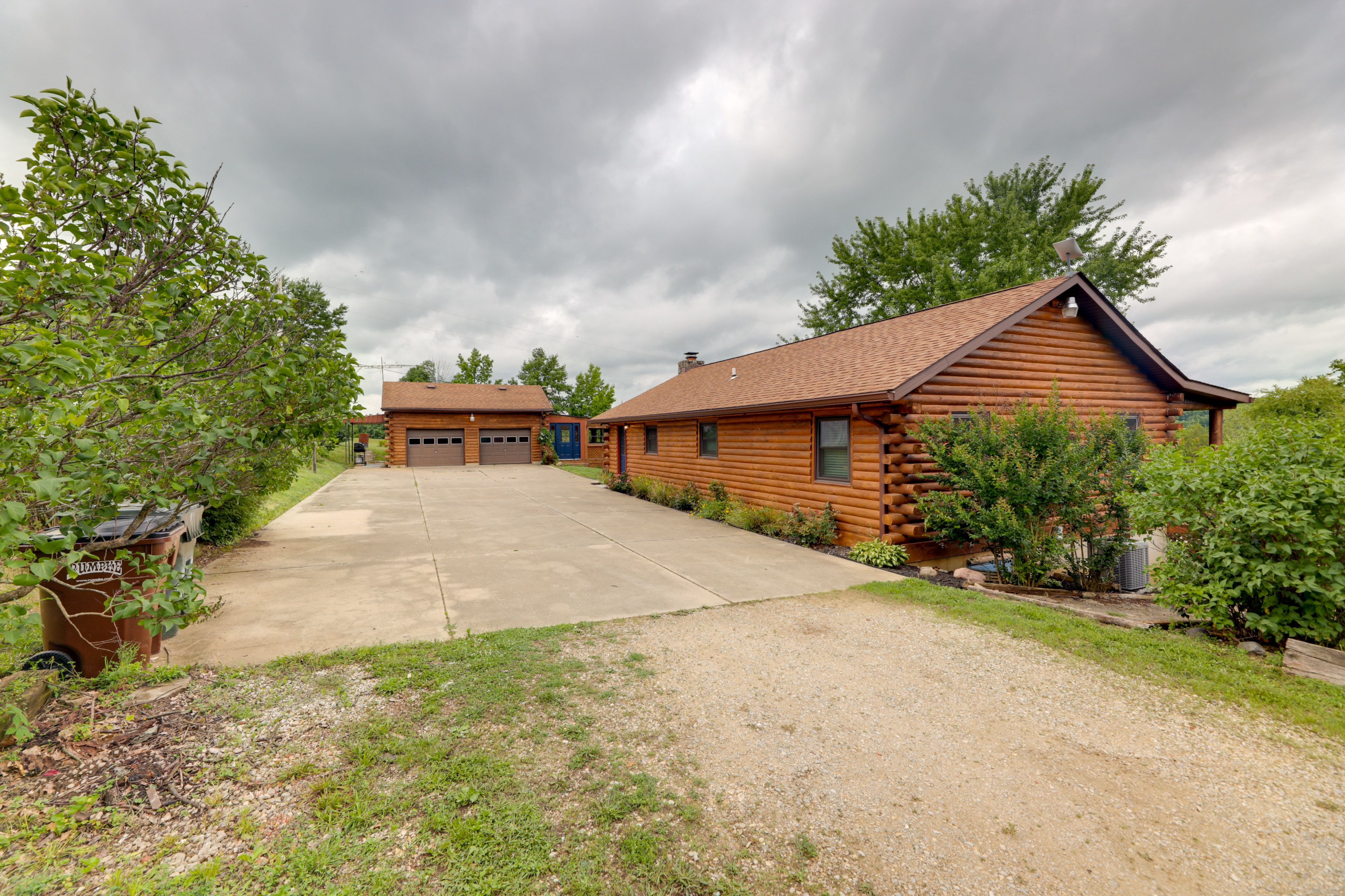 Parking | Driveway (6 Vehicles) | RV/Trailer Parking Available On-Site