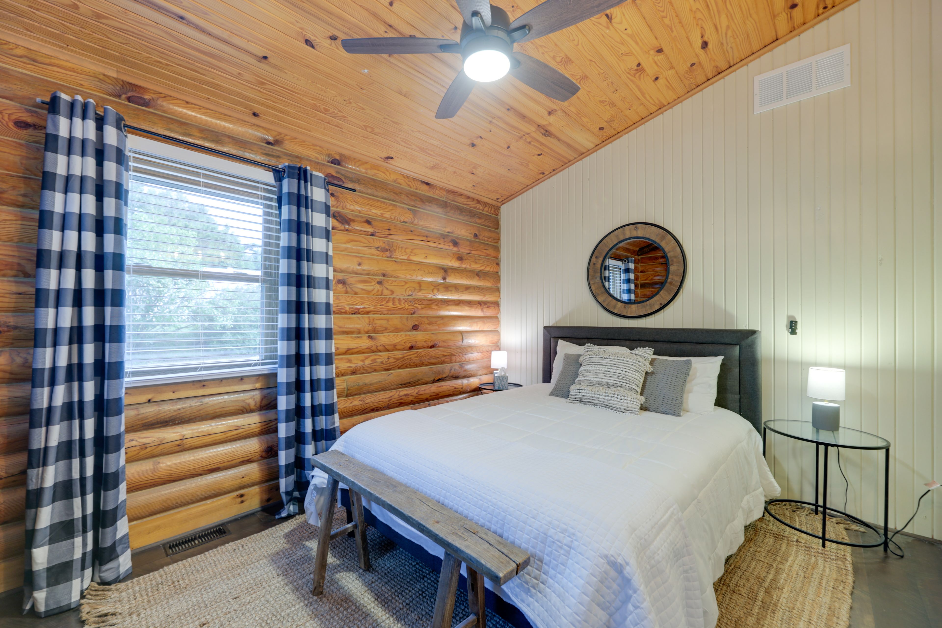 Bedroom 2 | Queen Bed