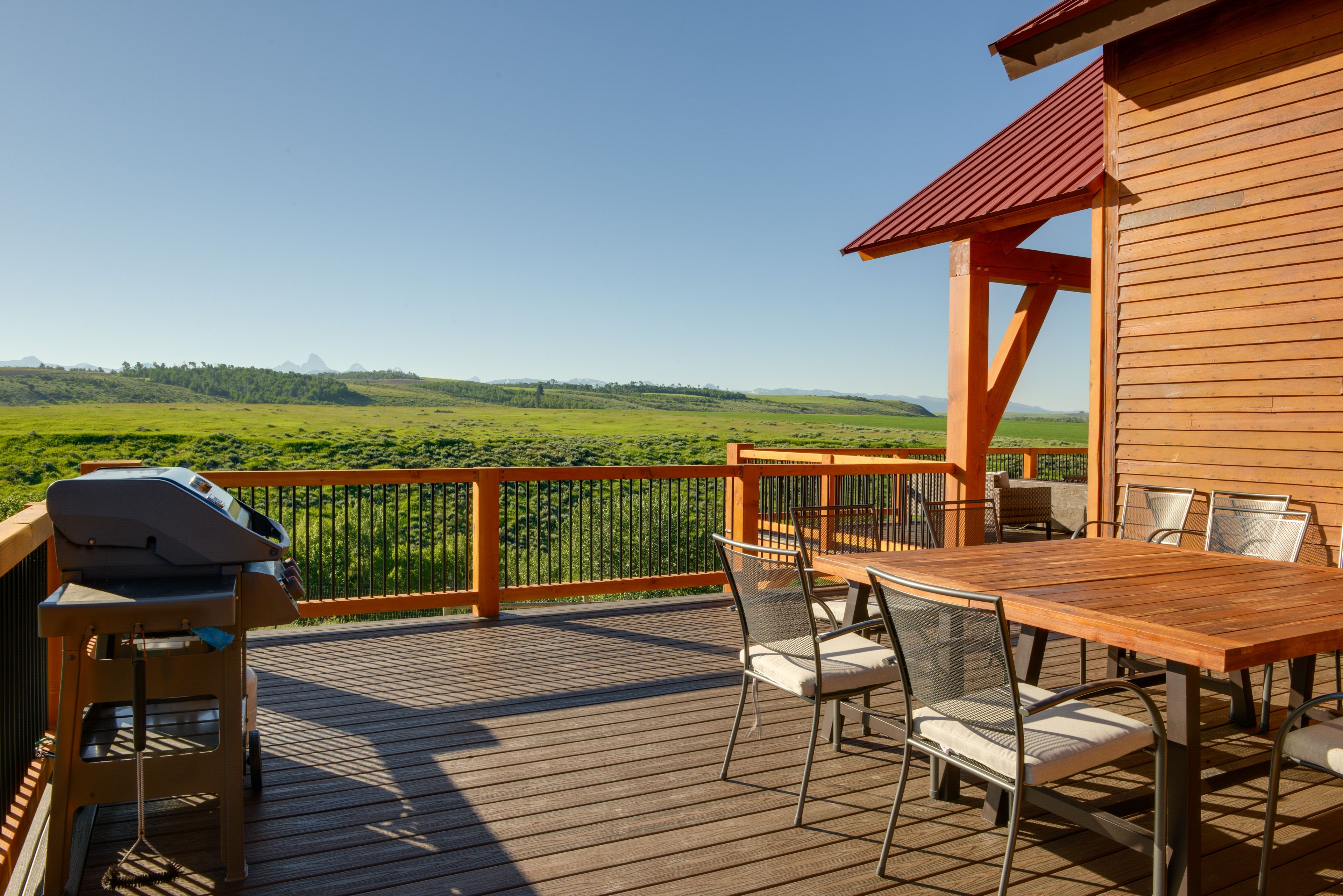 Wraparound Deck | Gas Grill
