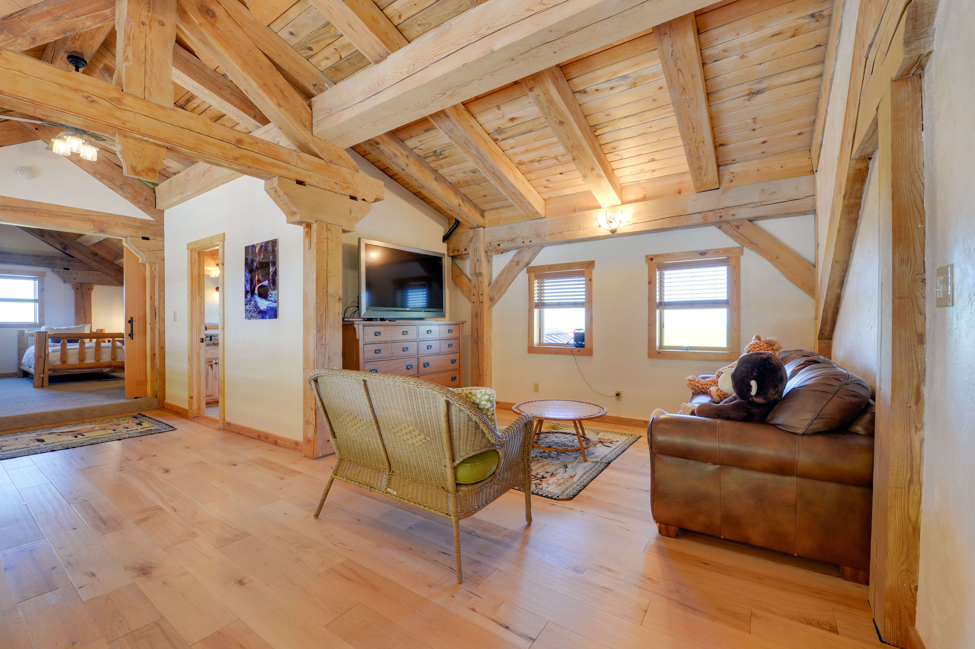 Living Area | Smart TV