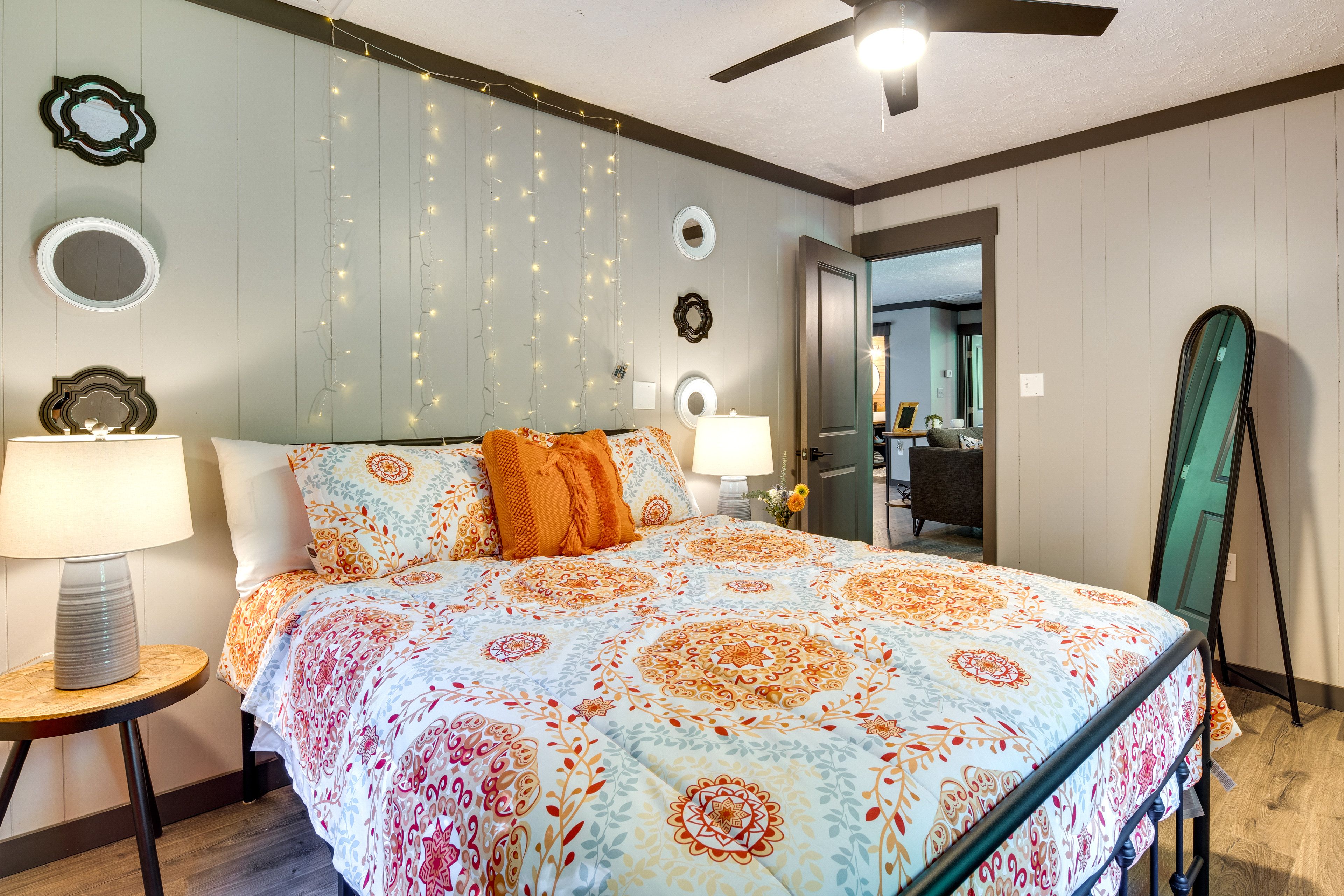 Bedroom 2 | Queen Bed