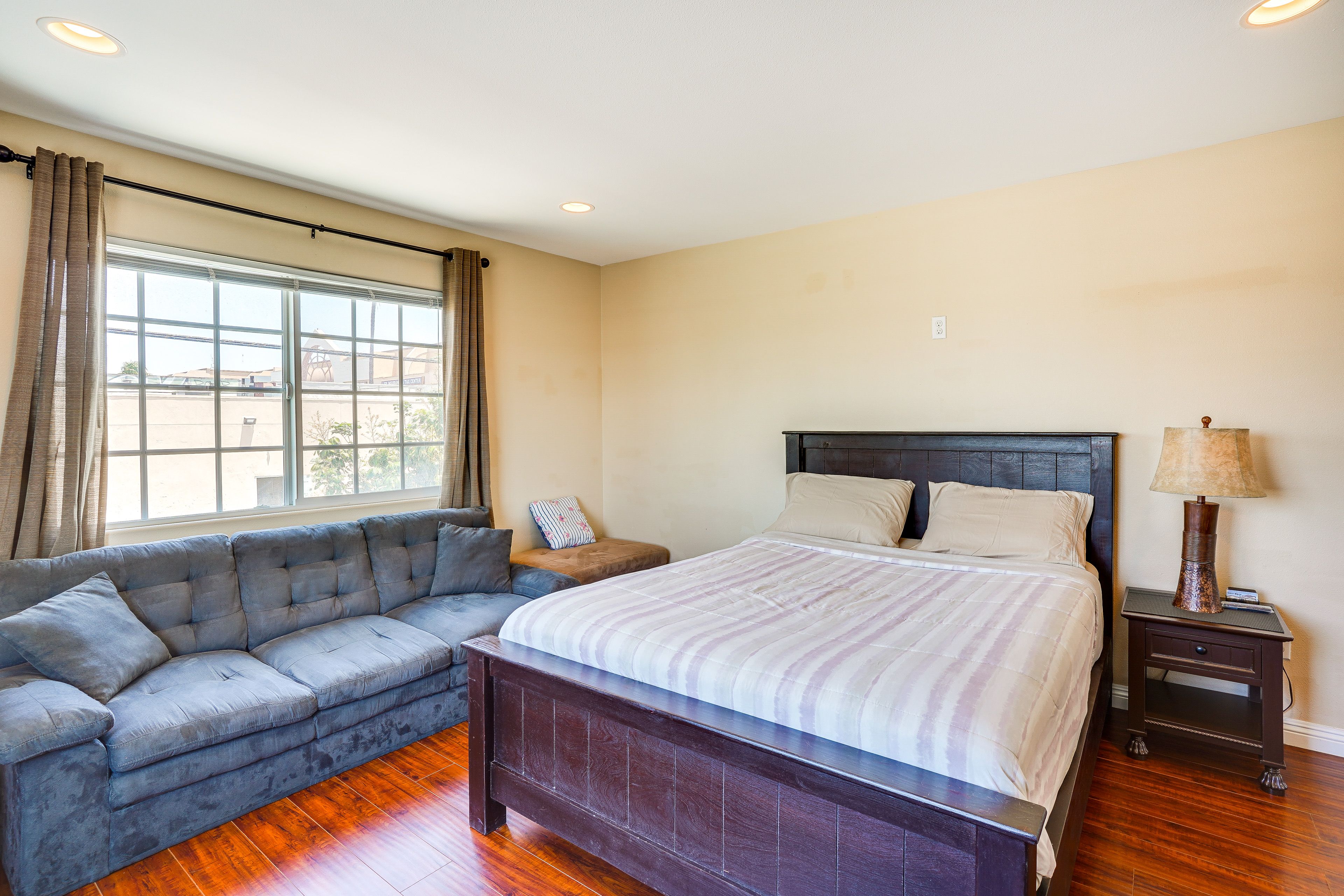 Bedroom 2 | Queen Bed | Smart TV | En-Suite Bathroom