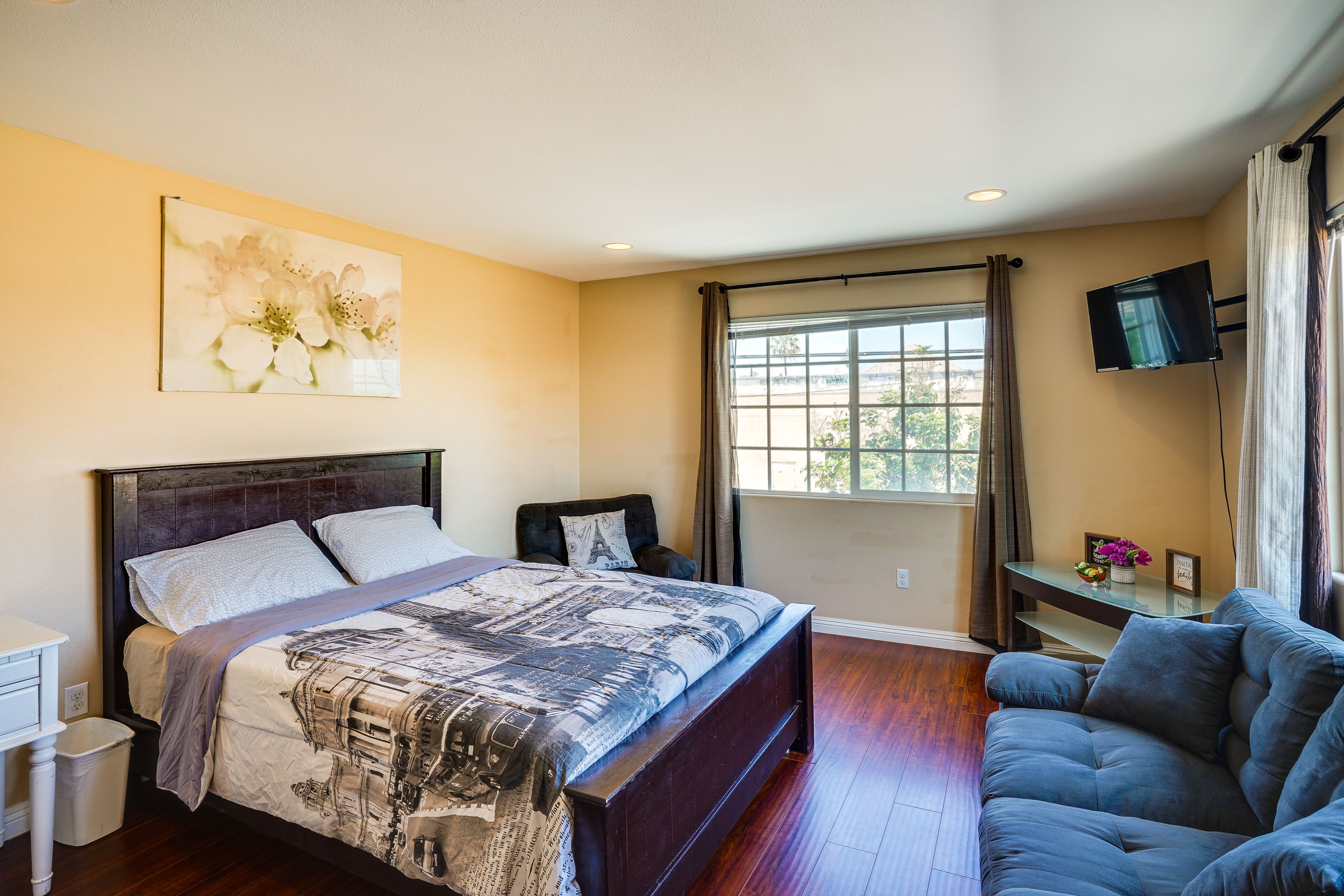 Bedroom 1 | Queen Bed | Linens & Towels | Smart TV | Vanity | En-Suite Bathroom