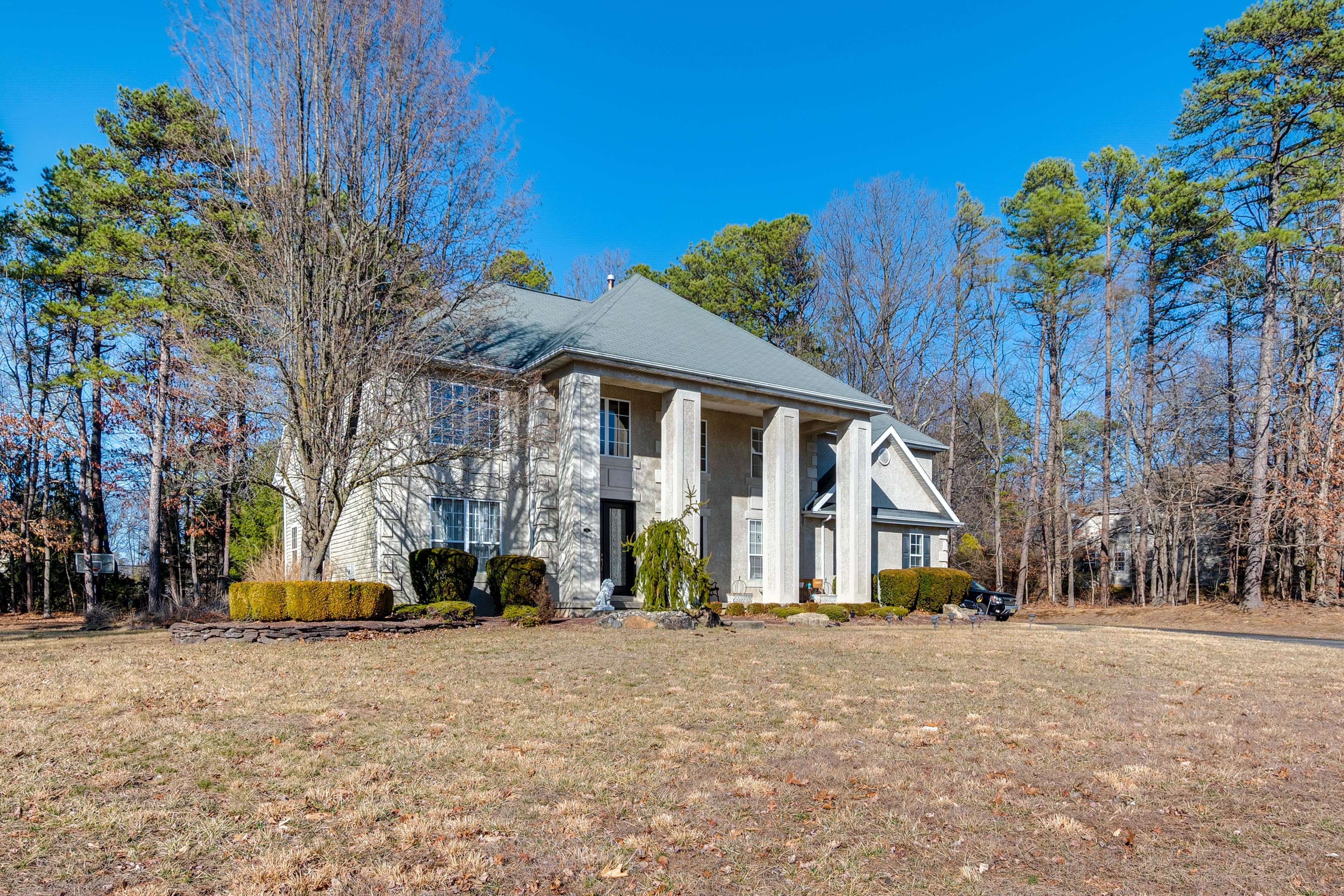 Property Exterior  | Garage (2 Vehicles) | Driveway (4 Vehicles)