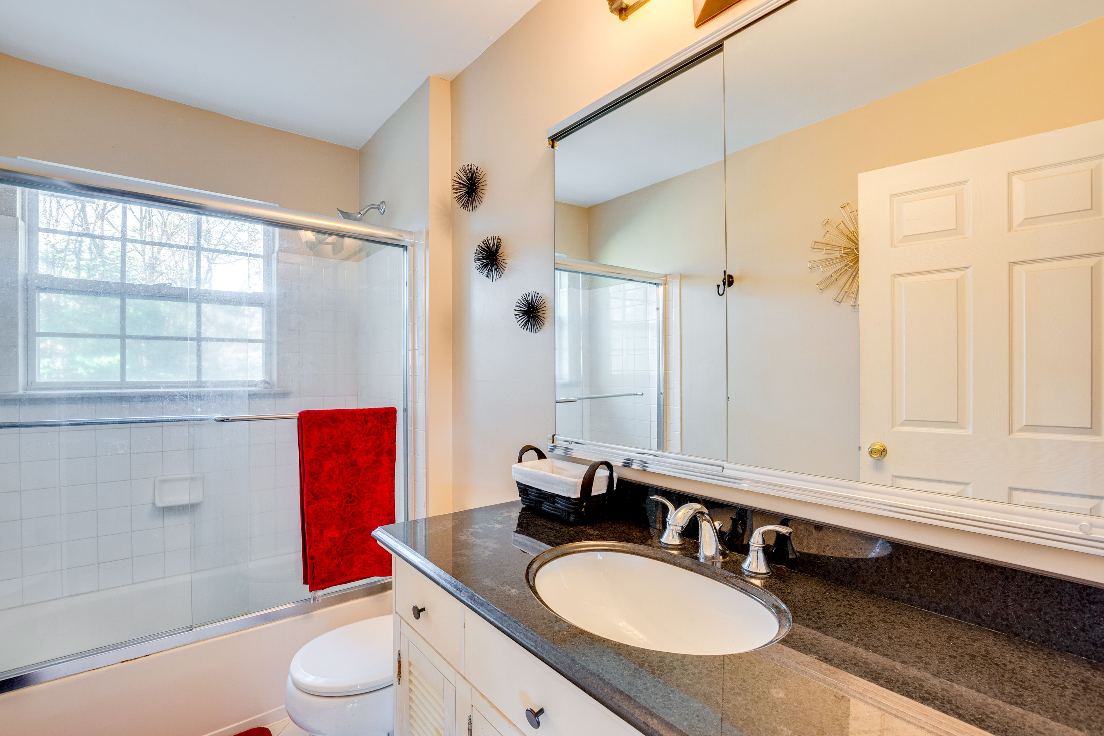 Full Bathroom | 2nd Floor