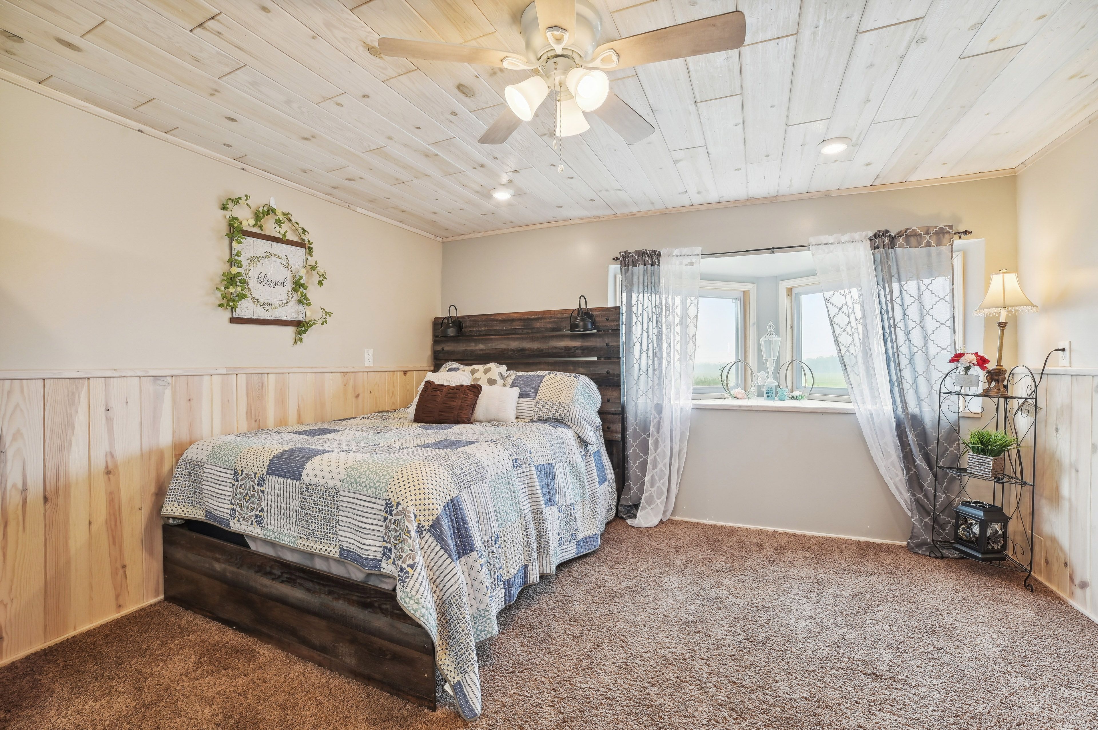 Bedroom 1 | Queen Bed | Linens & Towels | En-Suite Bathroom