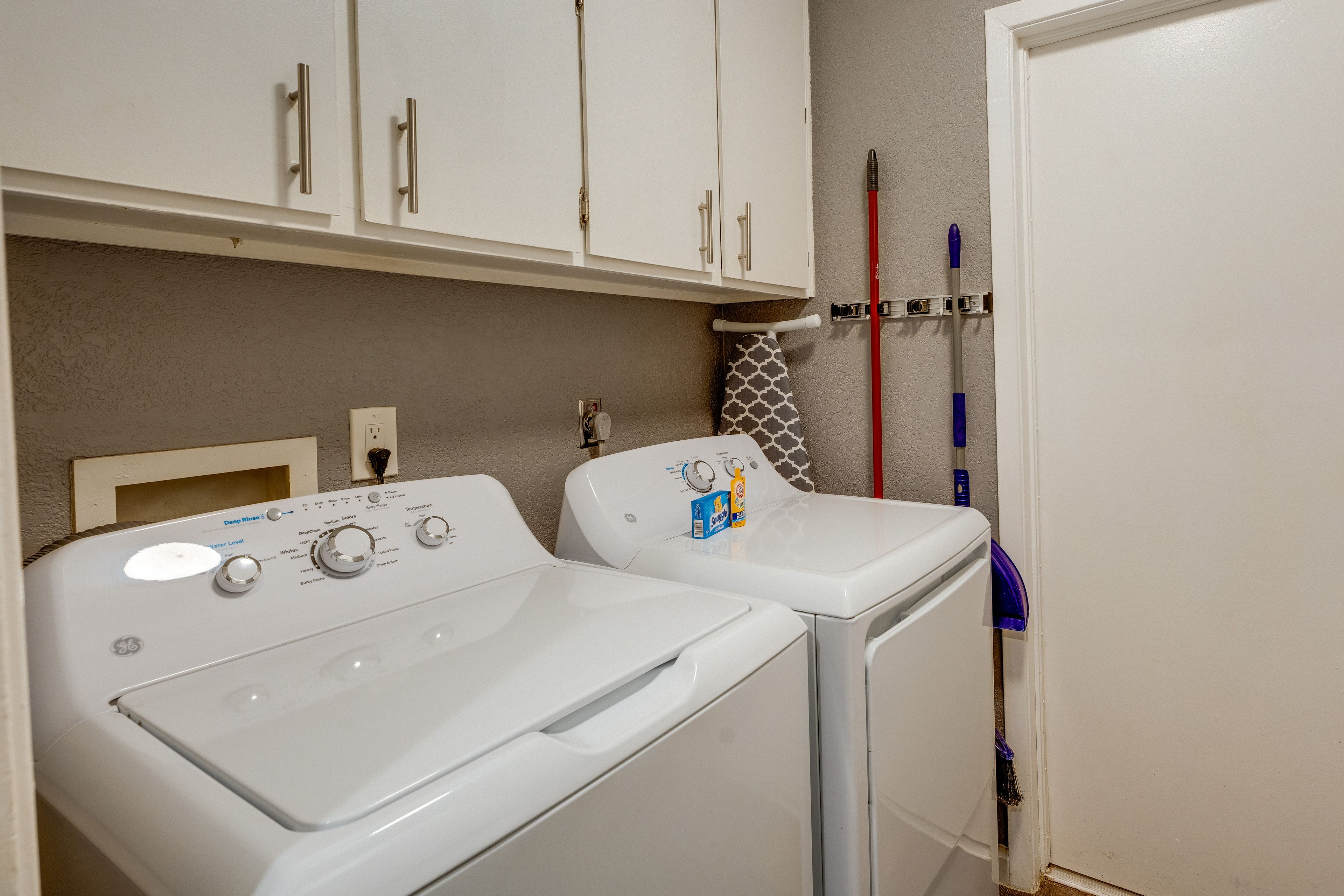 Washer & Dryer | Linens Provided