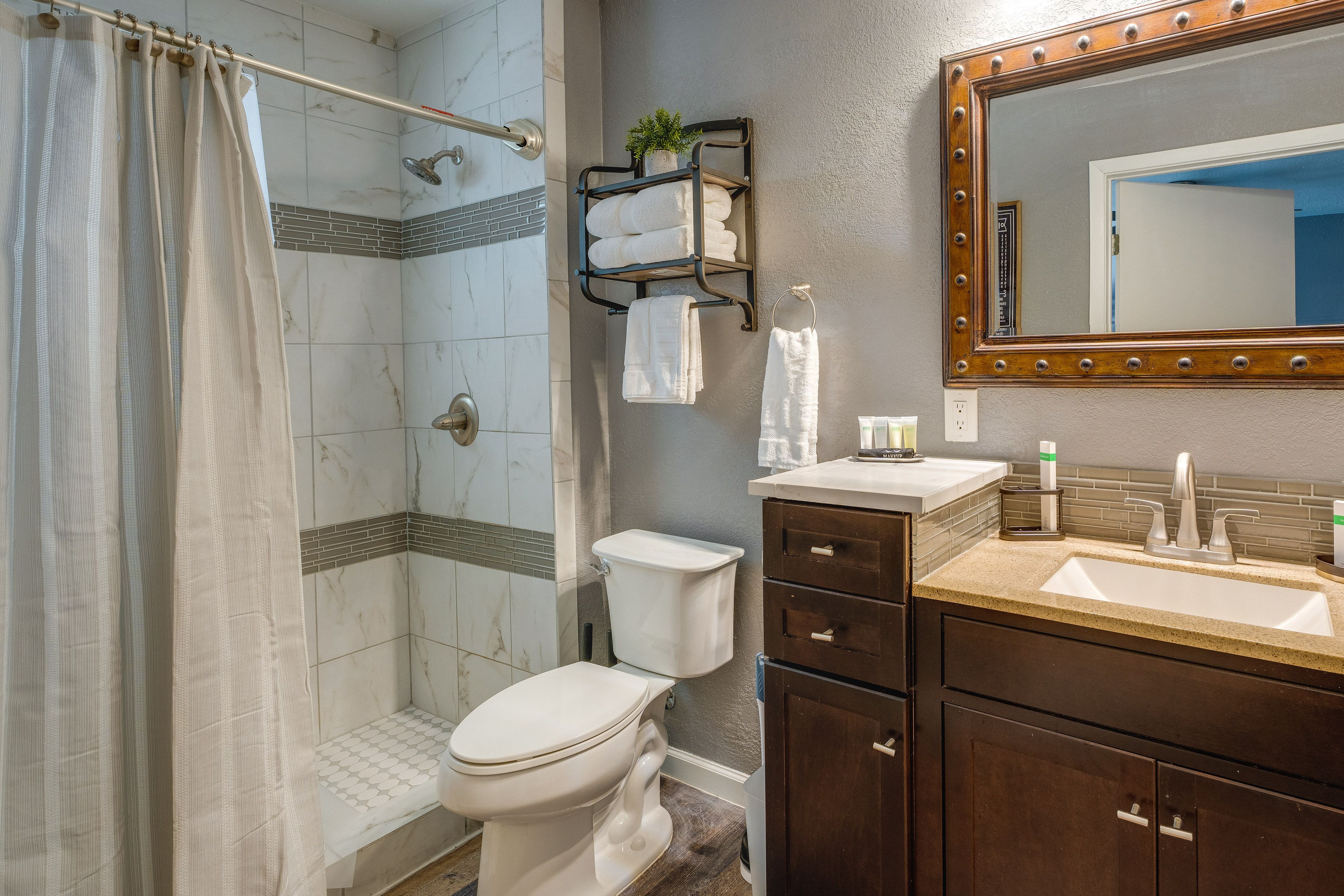 En-Suite Bathroom | Complimentary Toiletries | Hair Dryer
