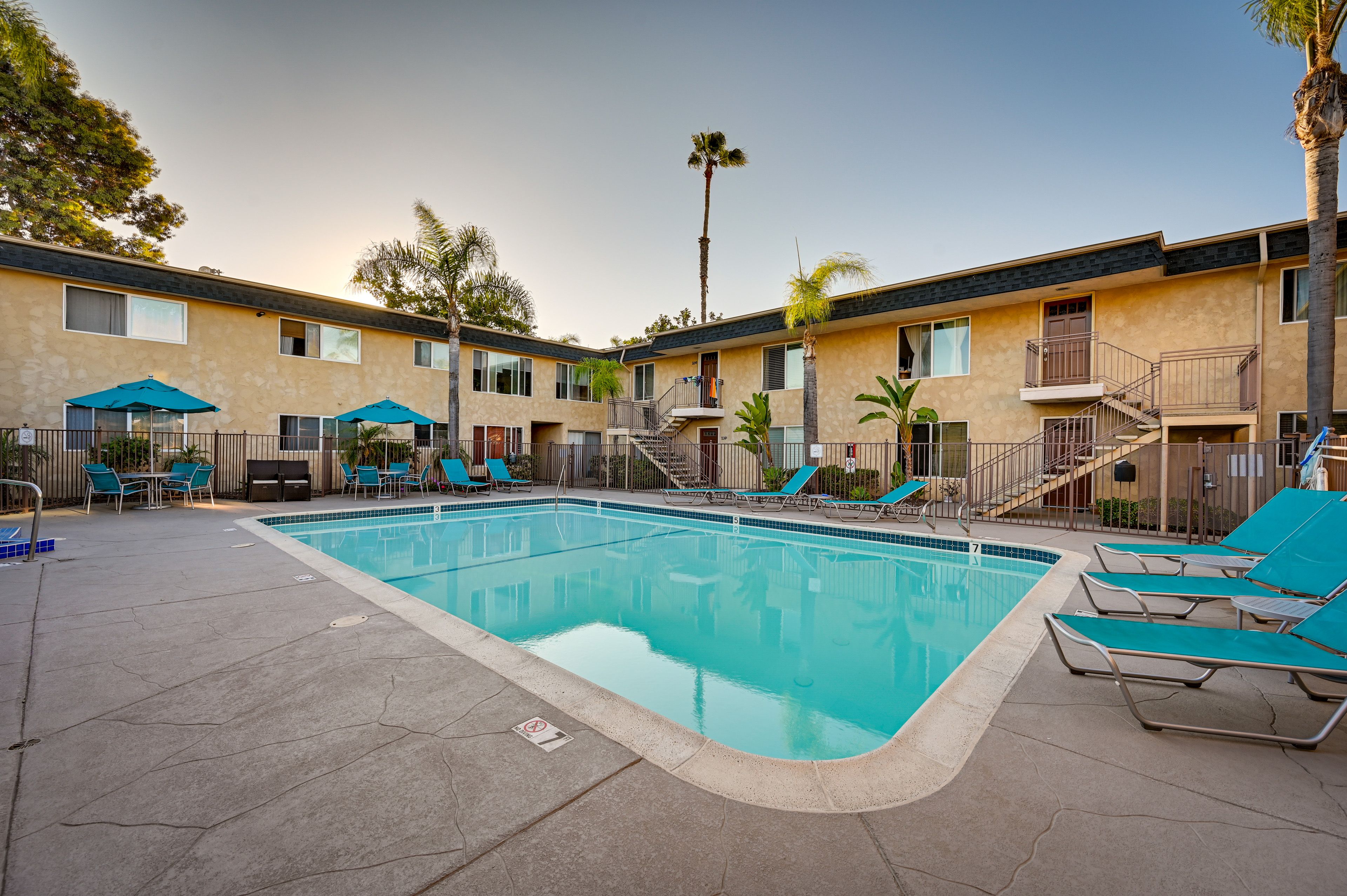 Community Amenities | Pool | Hot Tub | Fitness Room