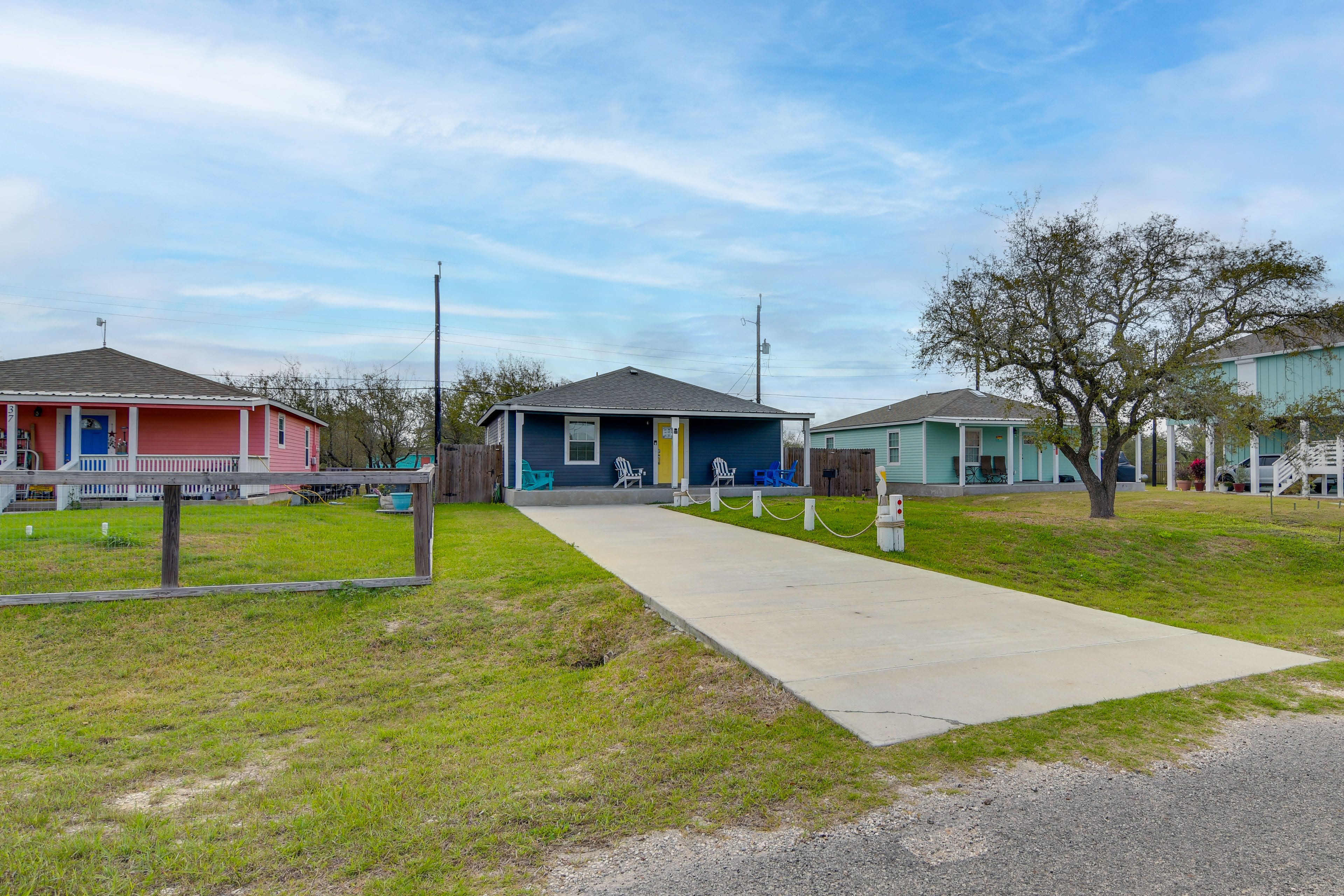 Parking | Driveway (2 Vehicles) | Boat Trailer Parking Permitted