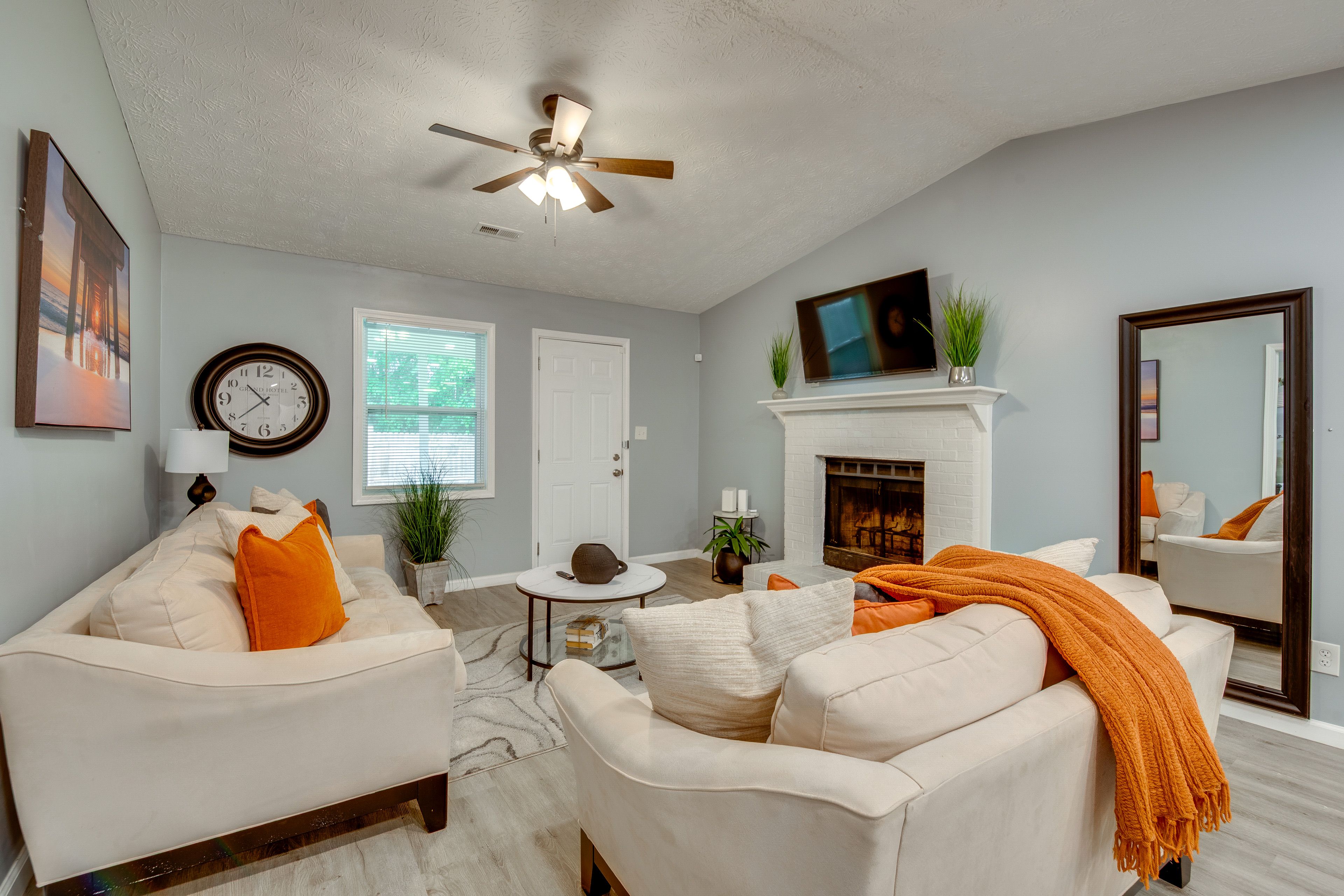 Living Room | Smart TV w/ Cable | Gas Fireplace | Central A/C