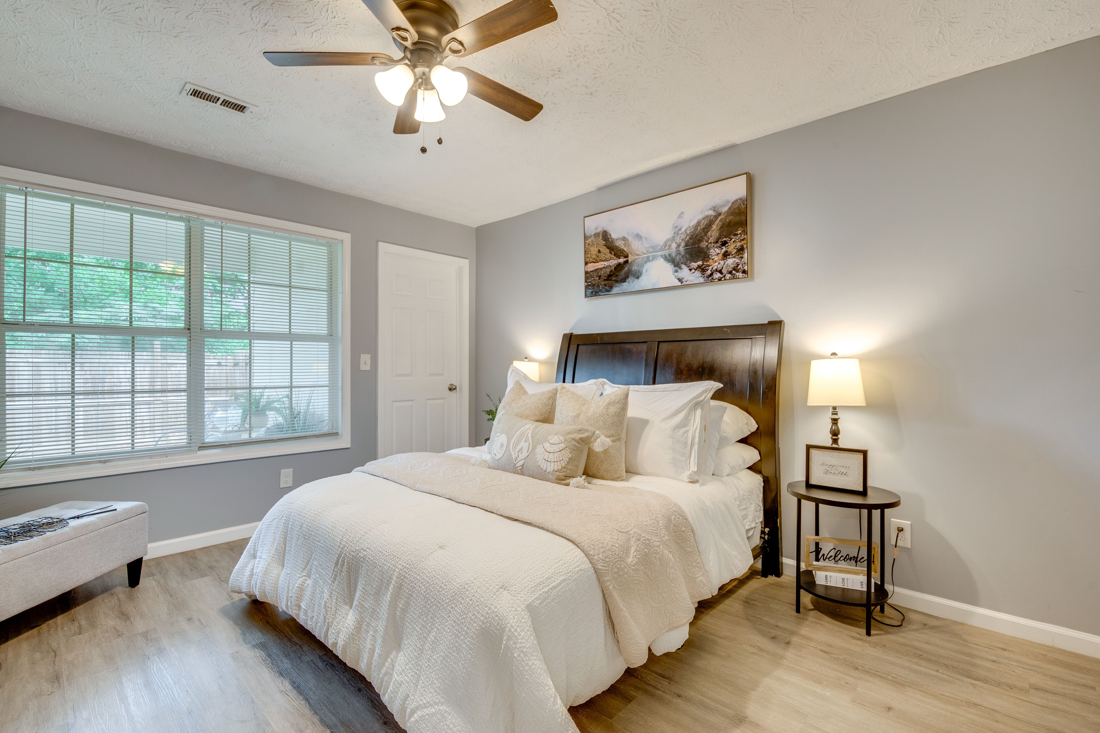Bedroom Suite | Queen Bed | Linens Provided | Smart TV w/ Cable