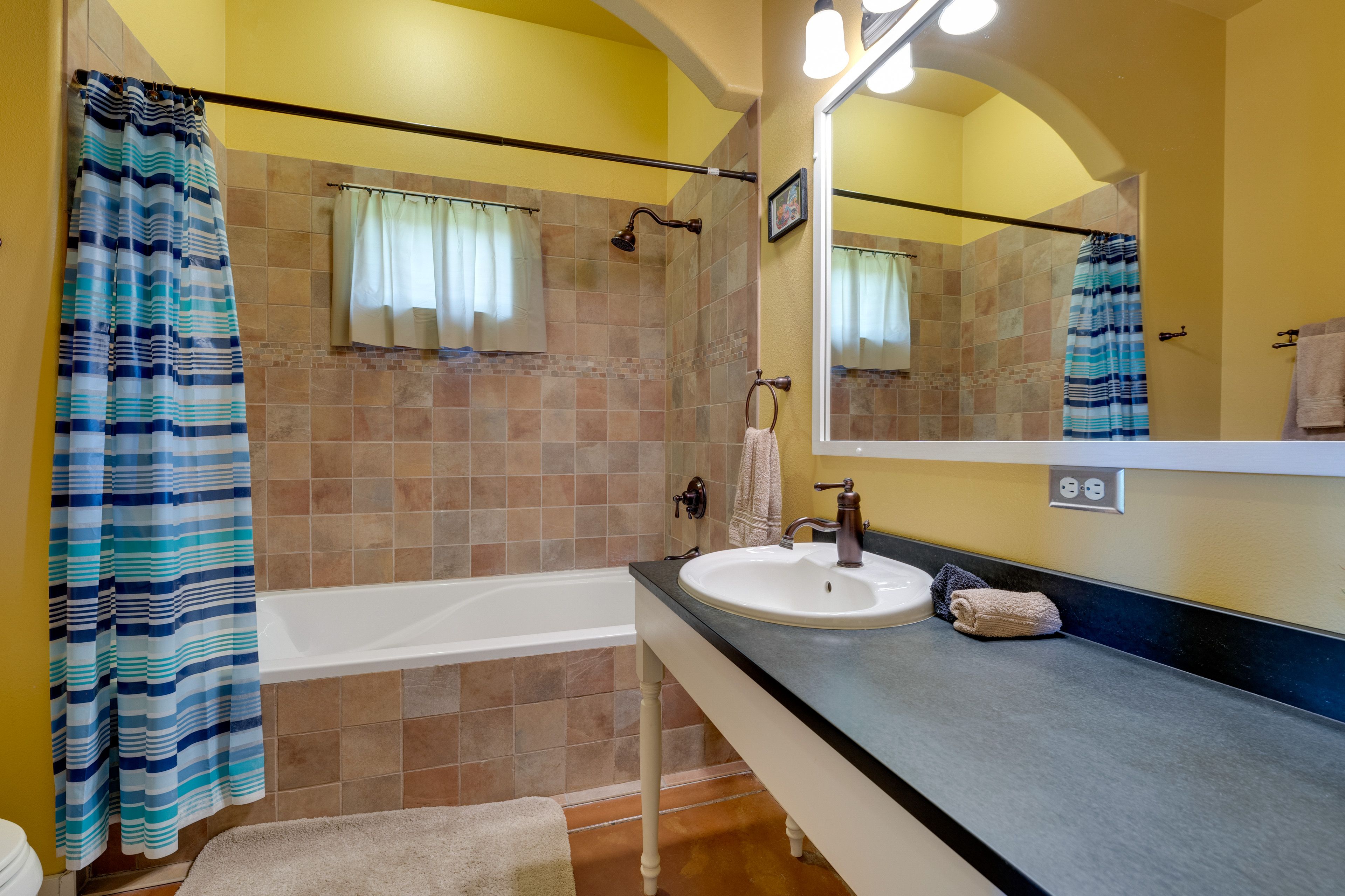 Full Bathroom | Shower/Tub Combo