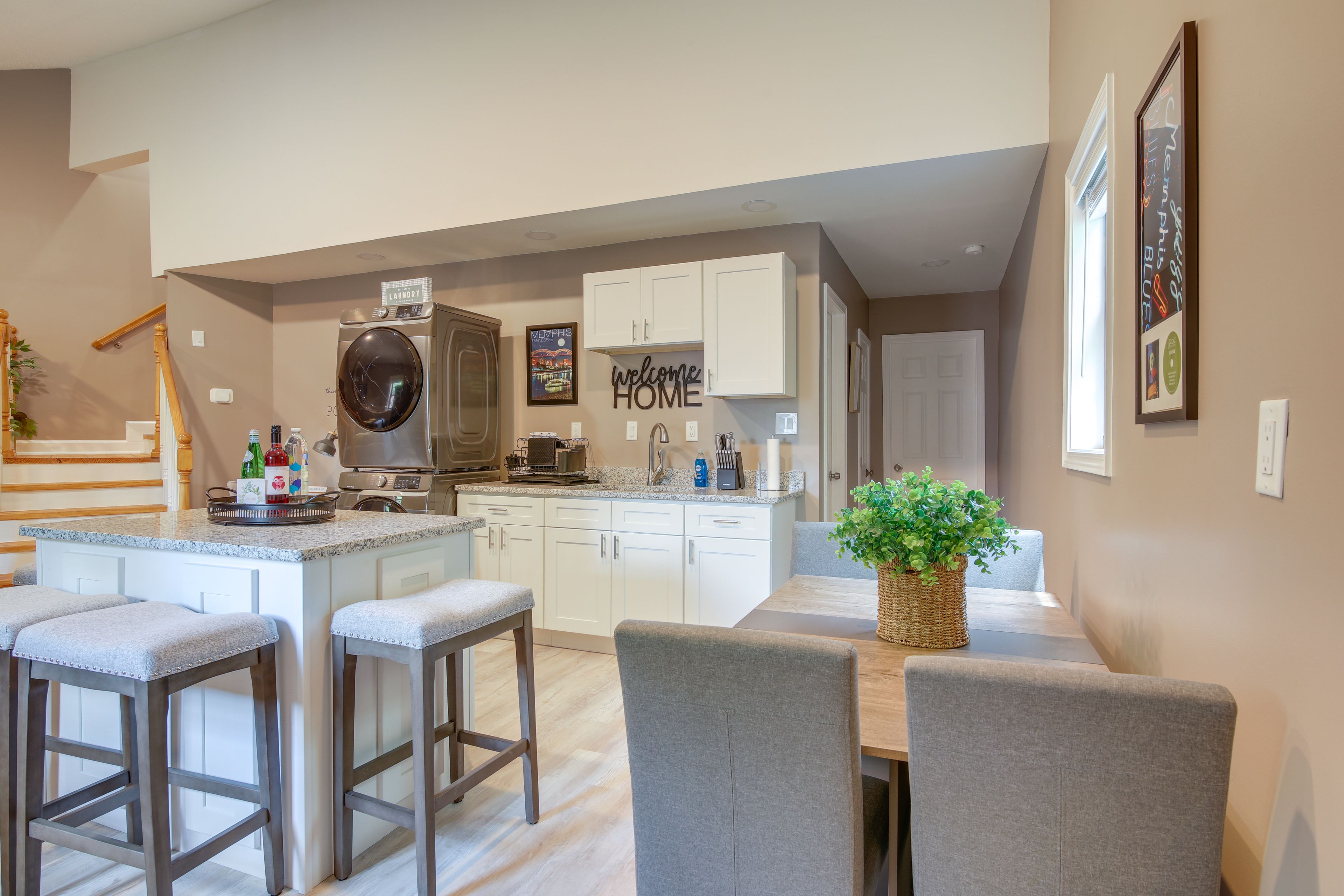 Dining Area | Dishware & Flatware Provided