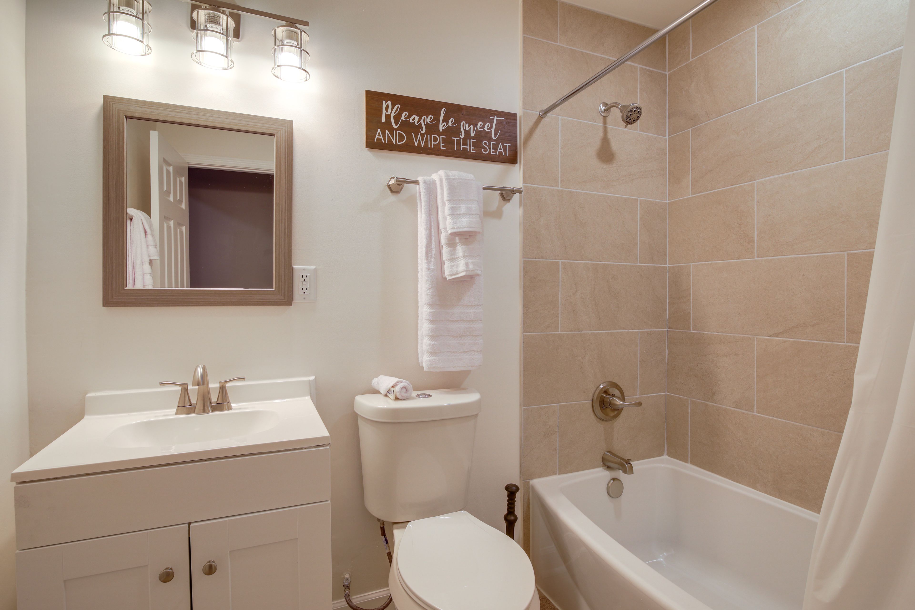 En-Suite Bathroom | Complimentary Toiletries