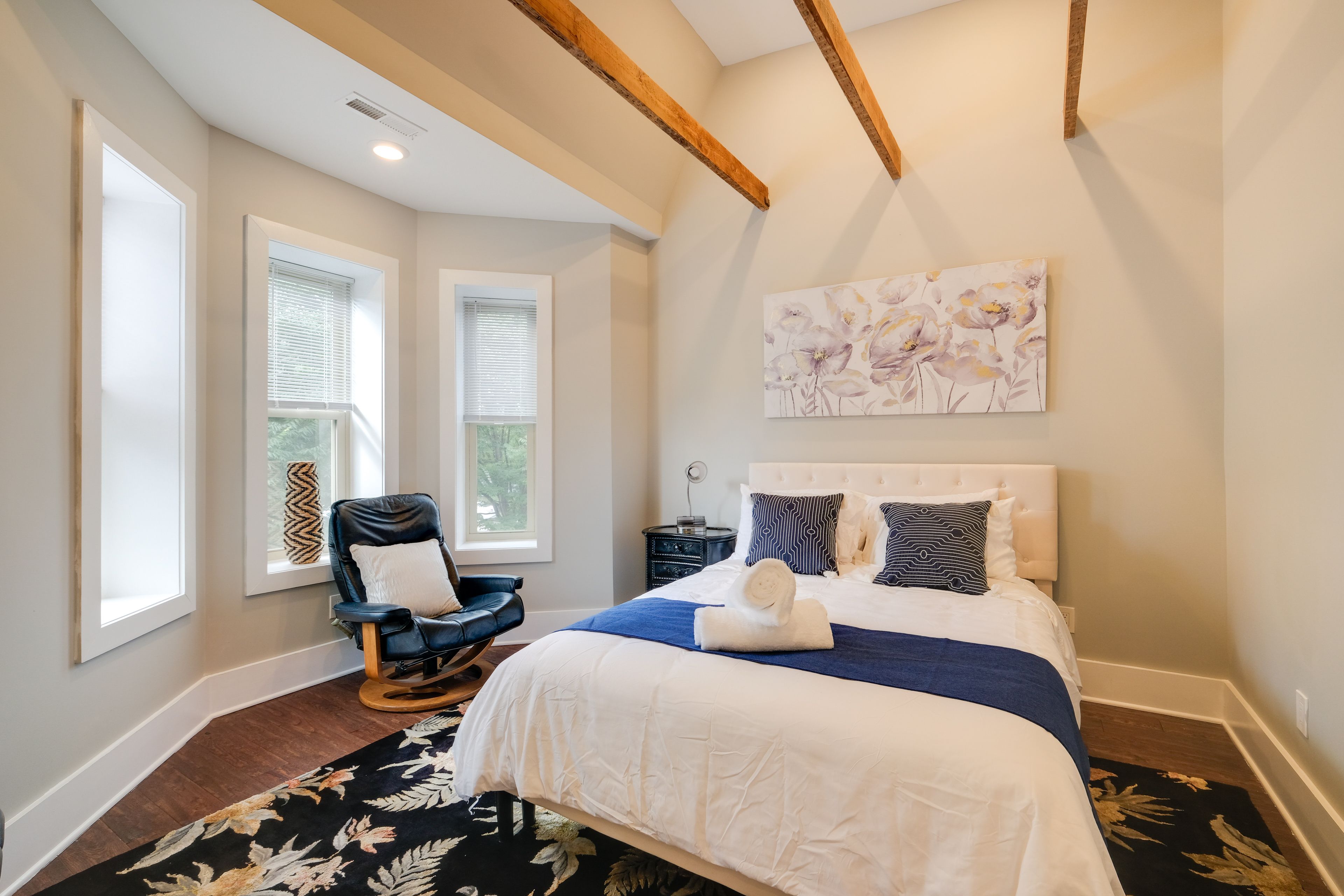 Bedroom 2 | Queen Bed