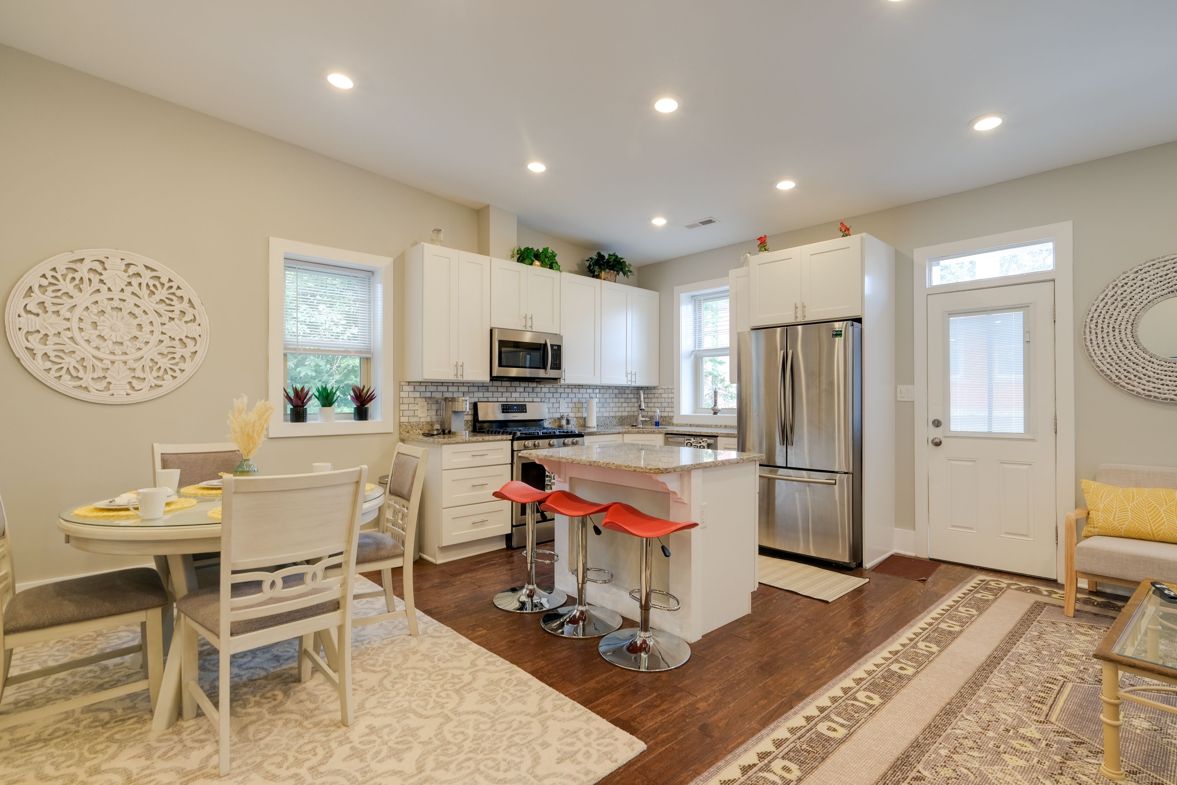 Kitchen | Central Air Conditioning/Heat | Workstation | Free WiFi