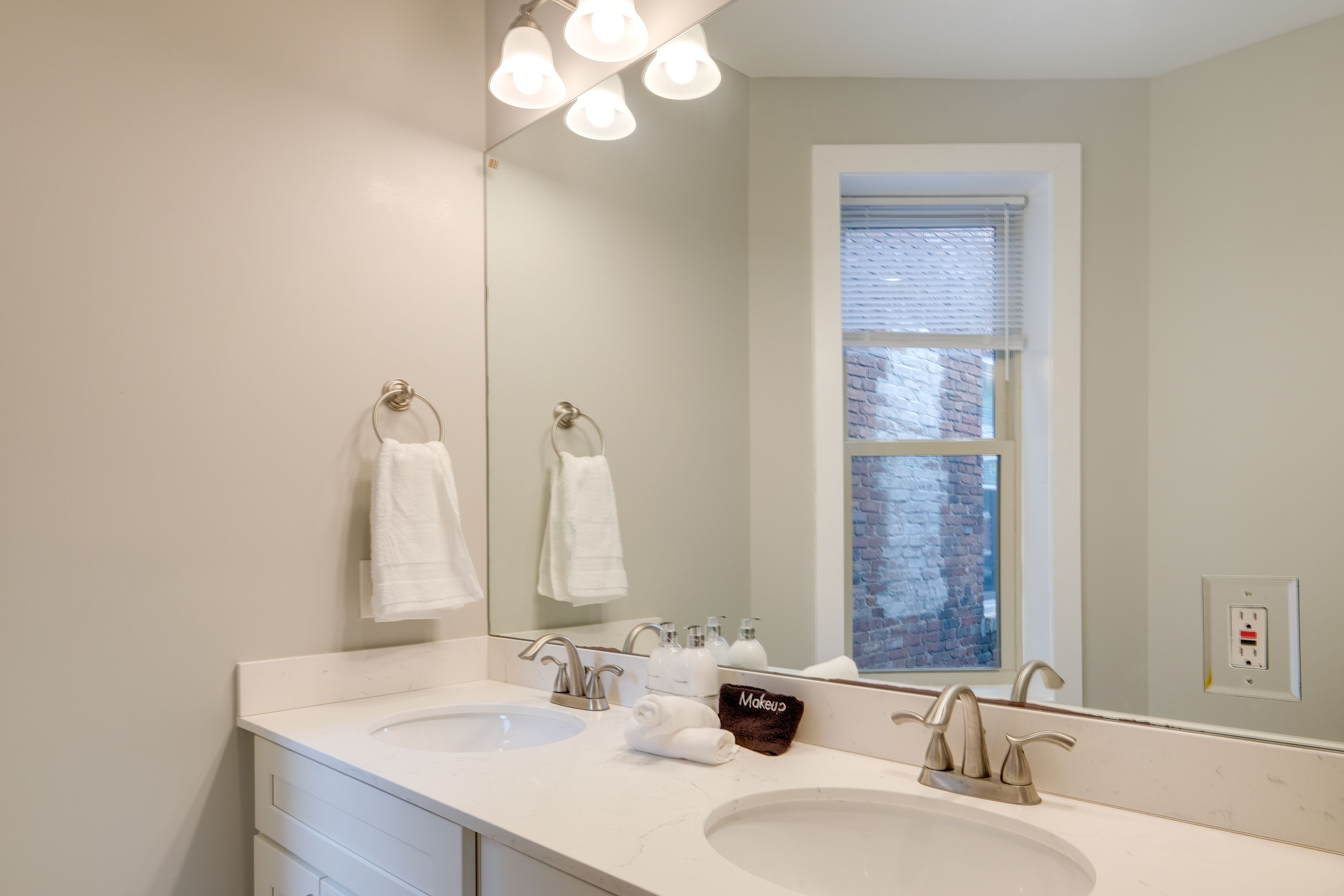 Full Bathroom | Shower w/ Bench | Double Sinks | Towels Provided