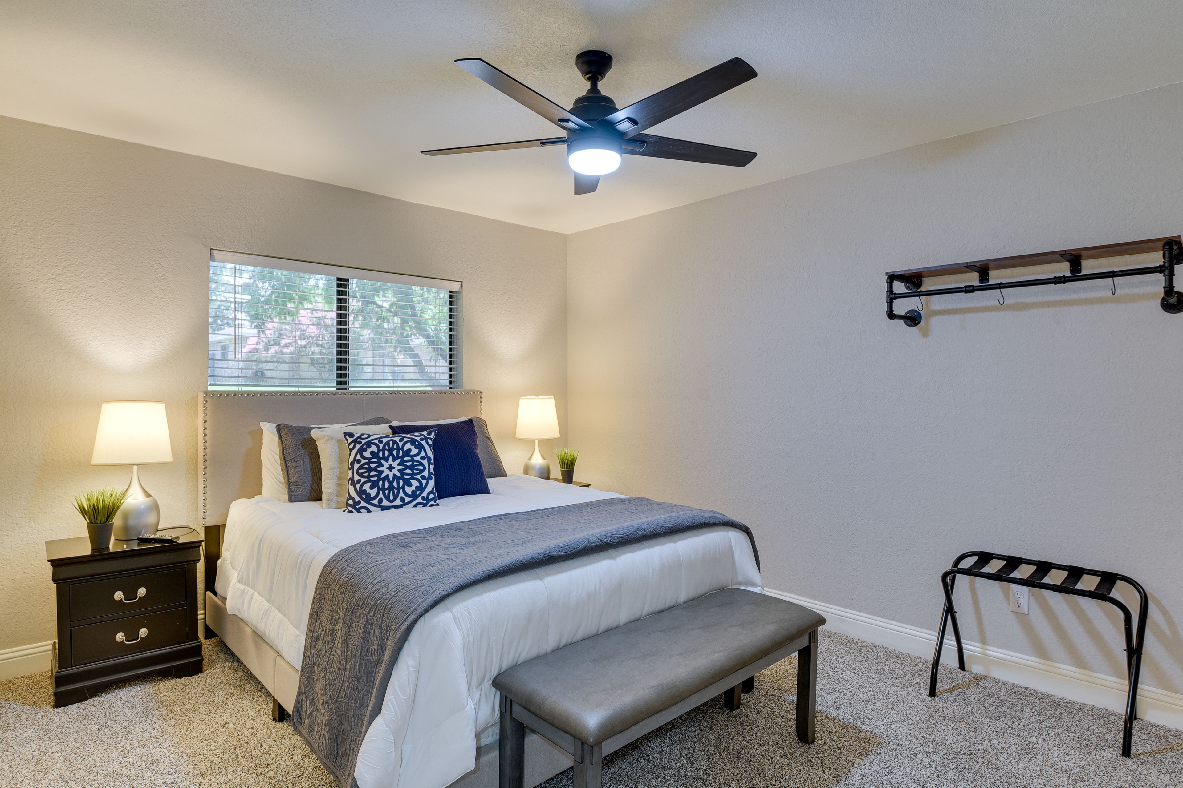 Bedroom 2 | Queen Bed