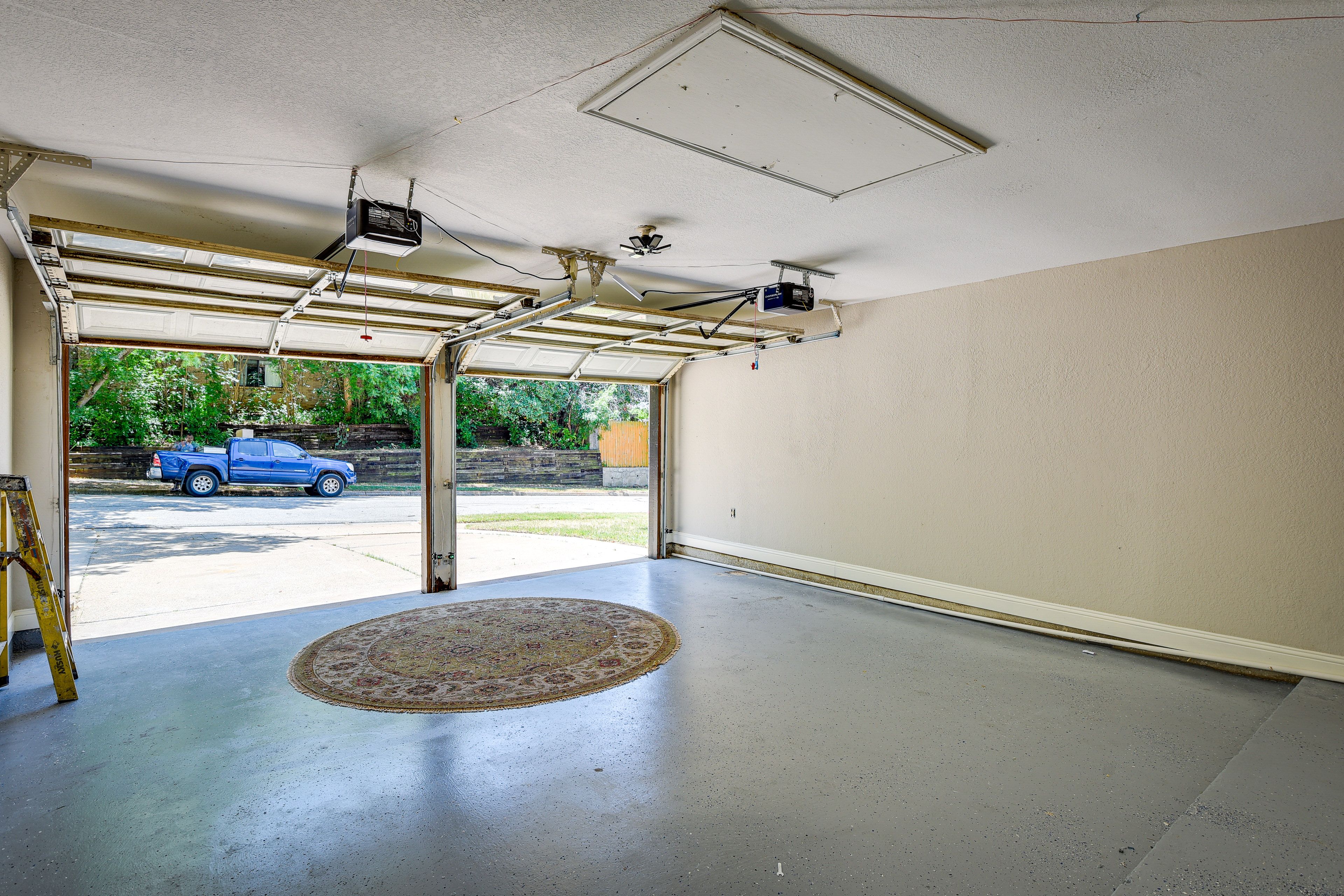 Parking | Garage (2 Vehicles) | Driveway (2 Vehicles) | Free Street Parking