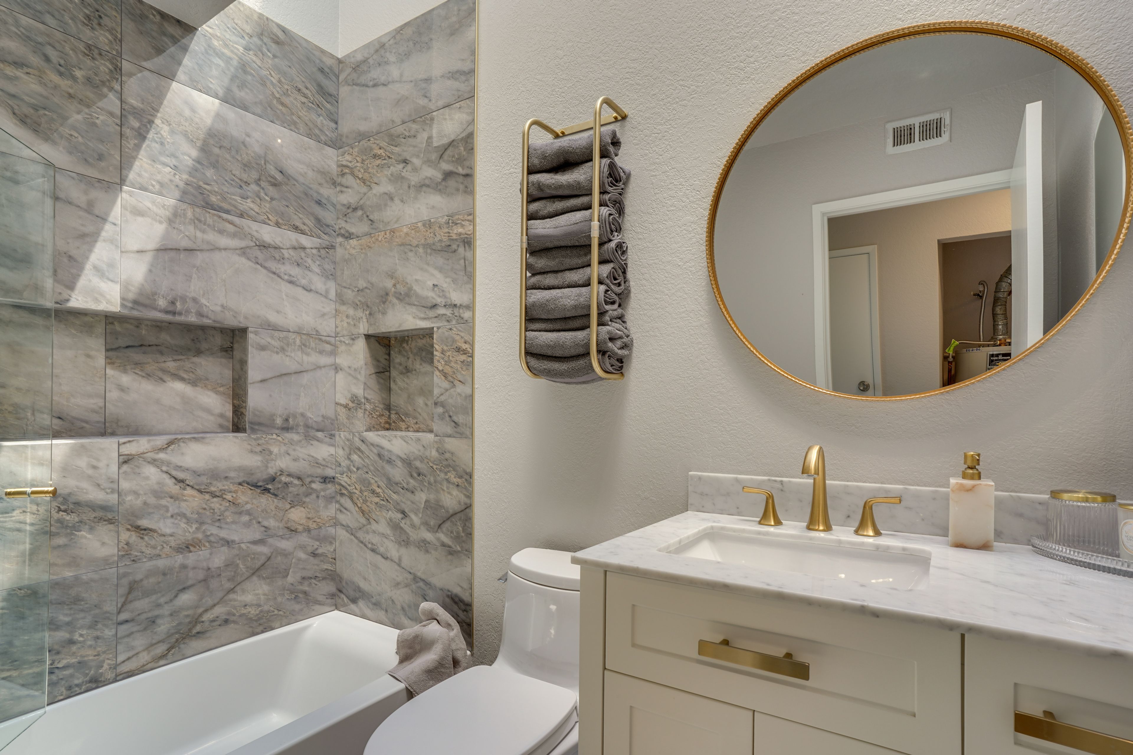 En-Suite Bathroom | Towels Provided | Complimentary Toiletries