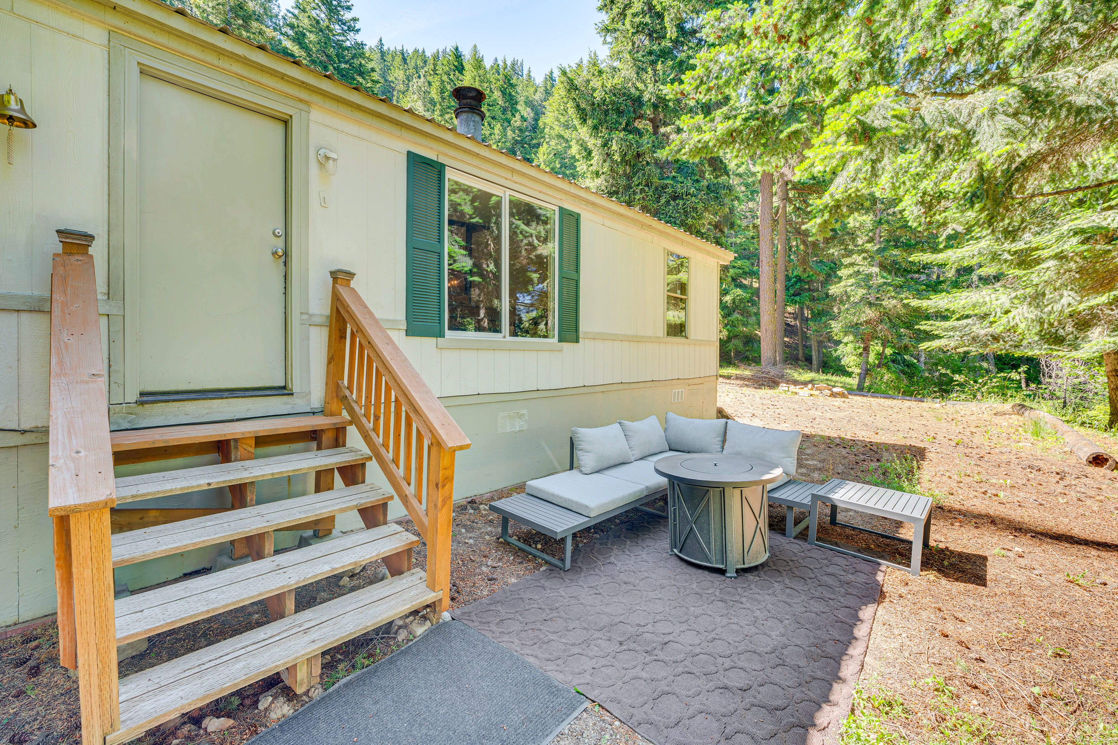 Outdoor Seating | Fire Pit