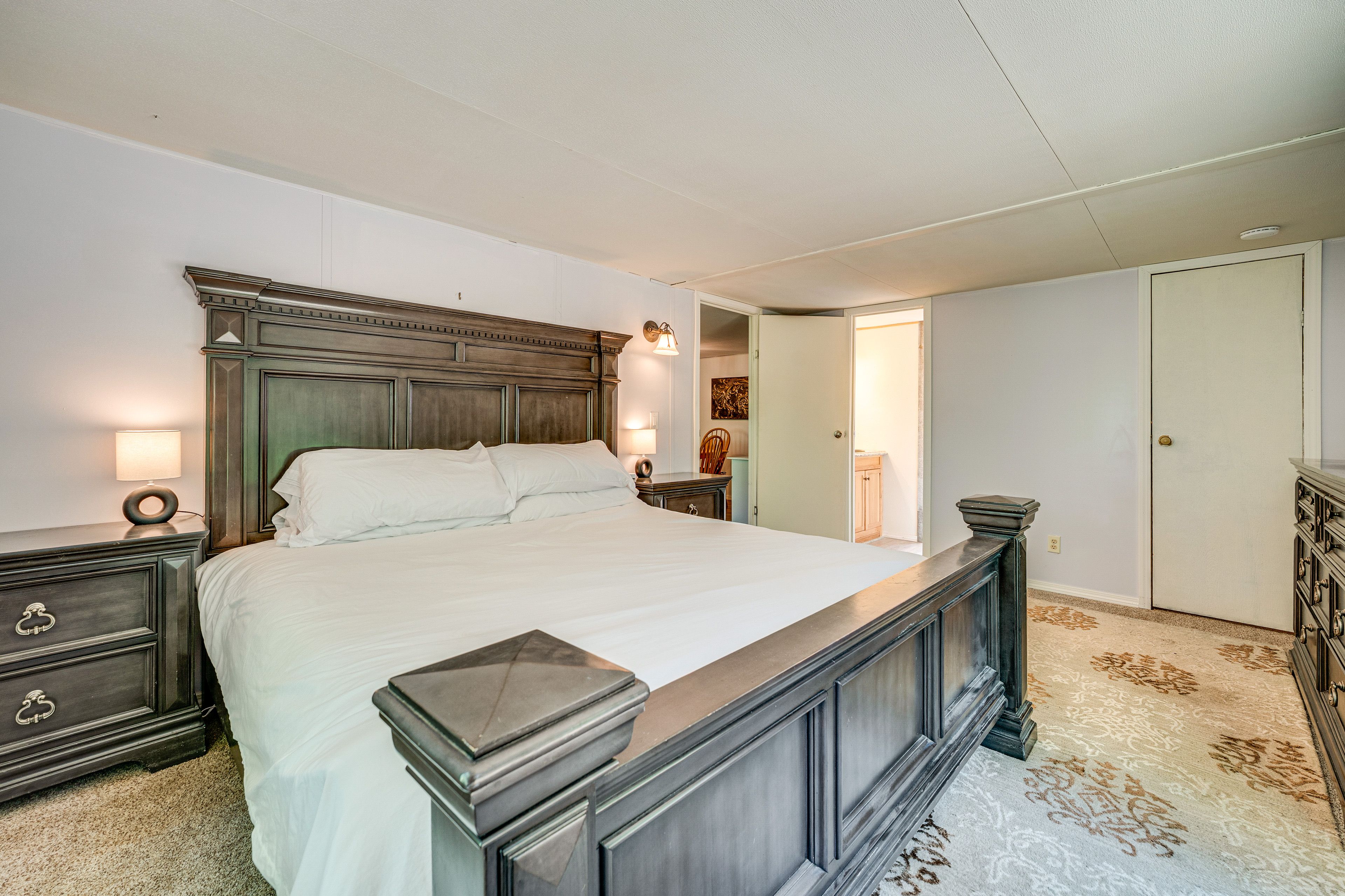 Bedroom 1 | King Bed | Linens Provided