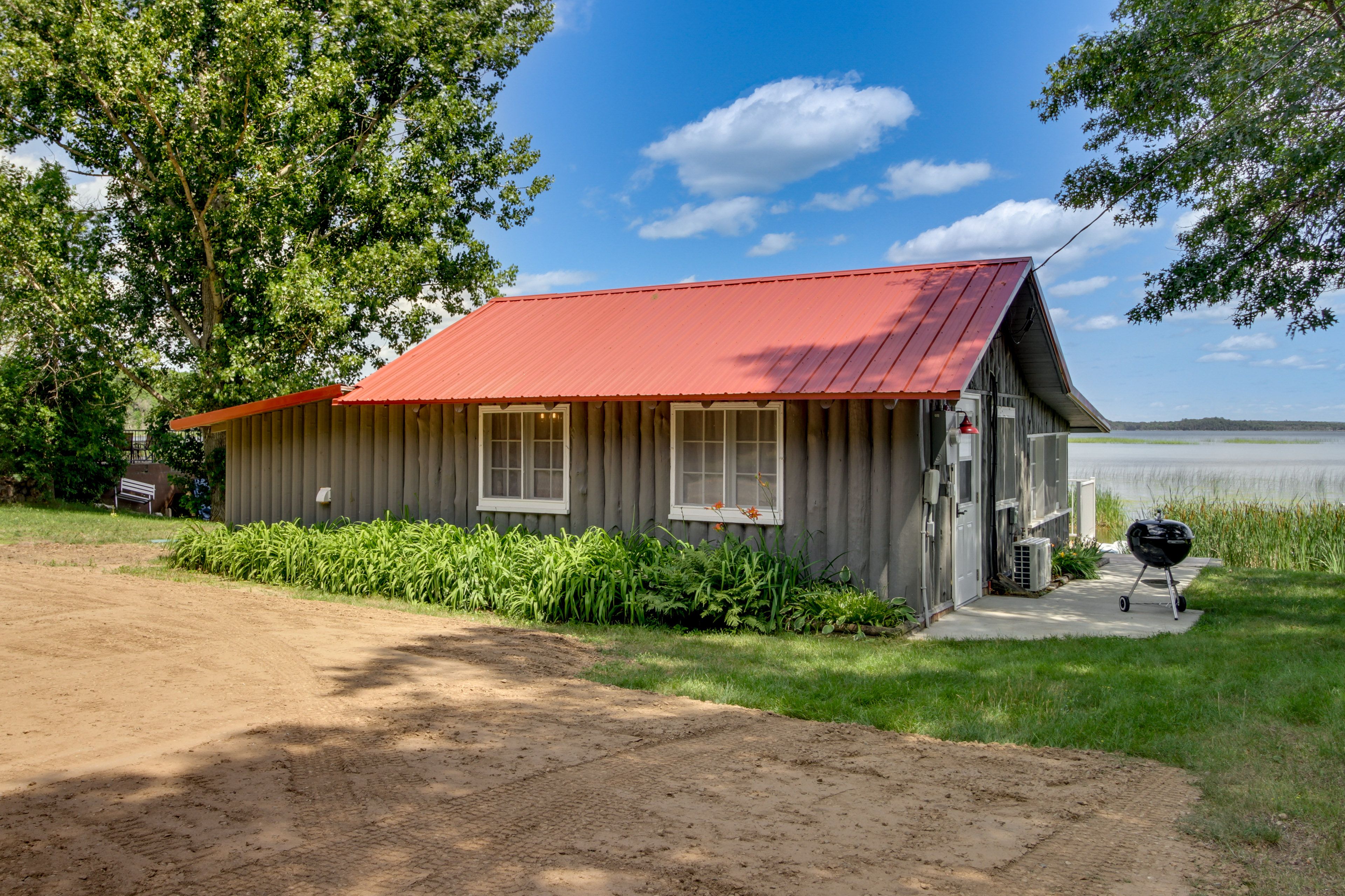 Parking | Driveway (3 Vehicles) | Trailer Parking On-Site | Free Street Parking