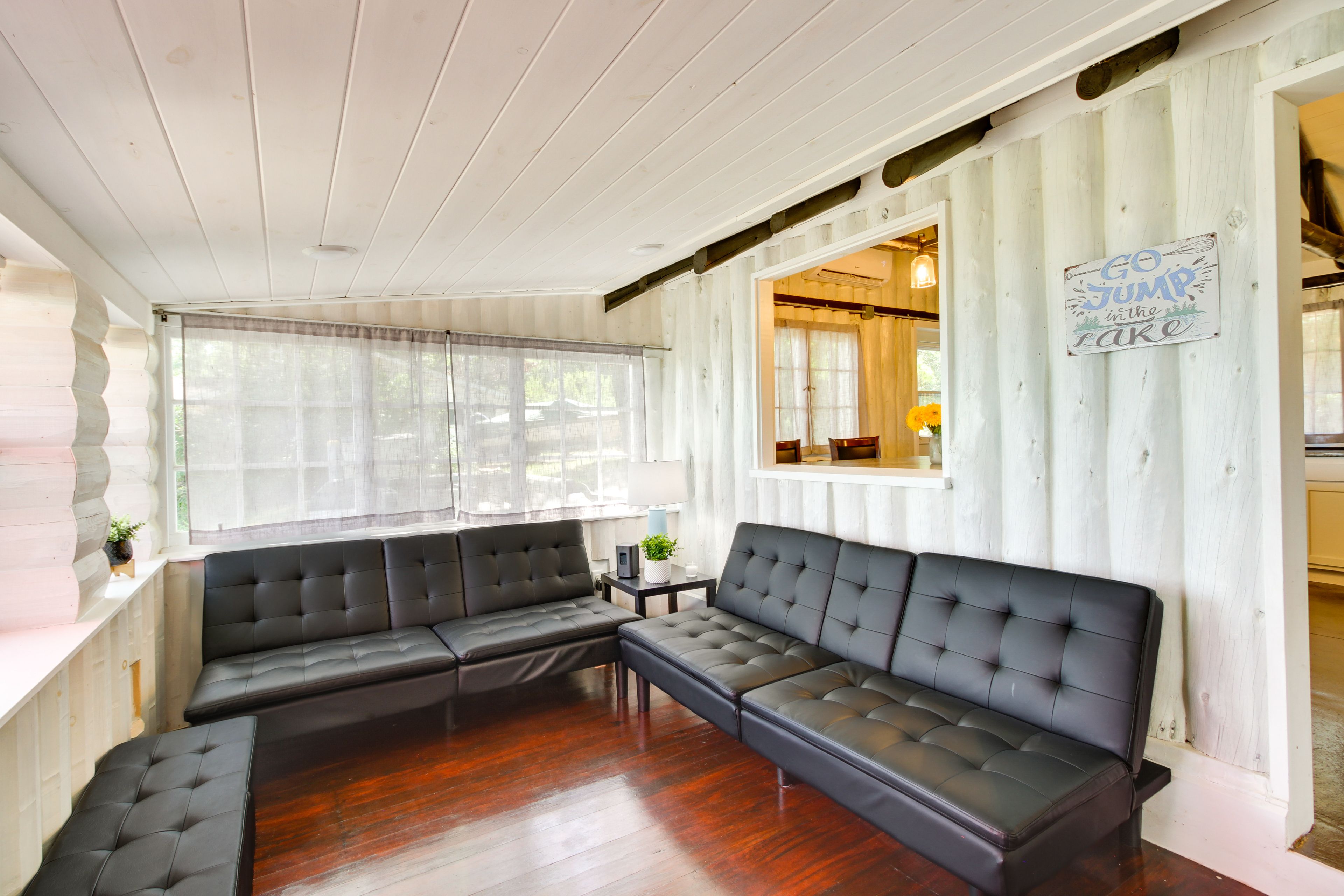 Living Area | Smart TV w/ Cable