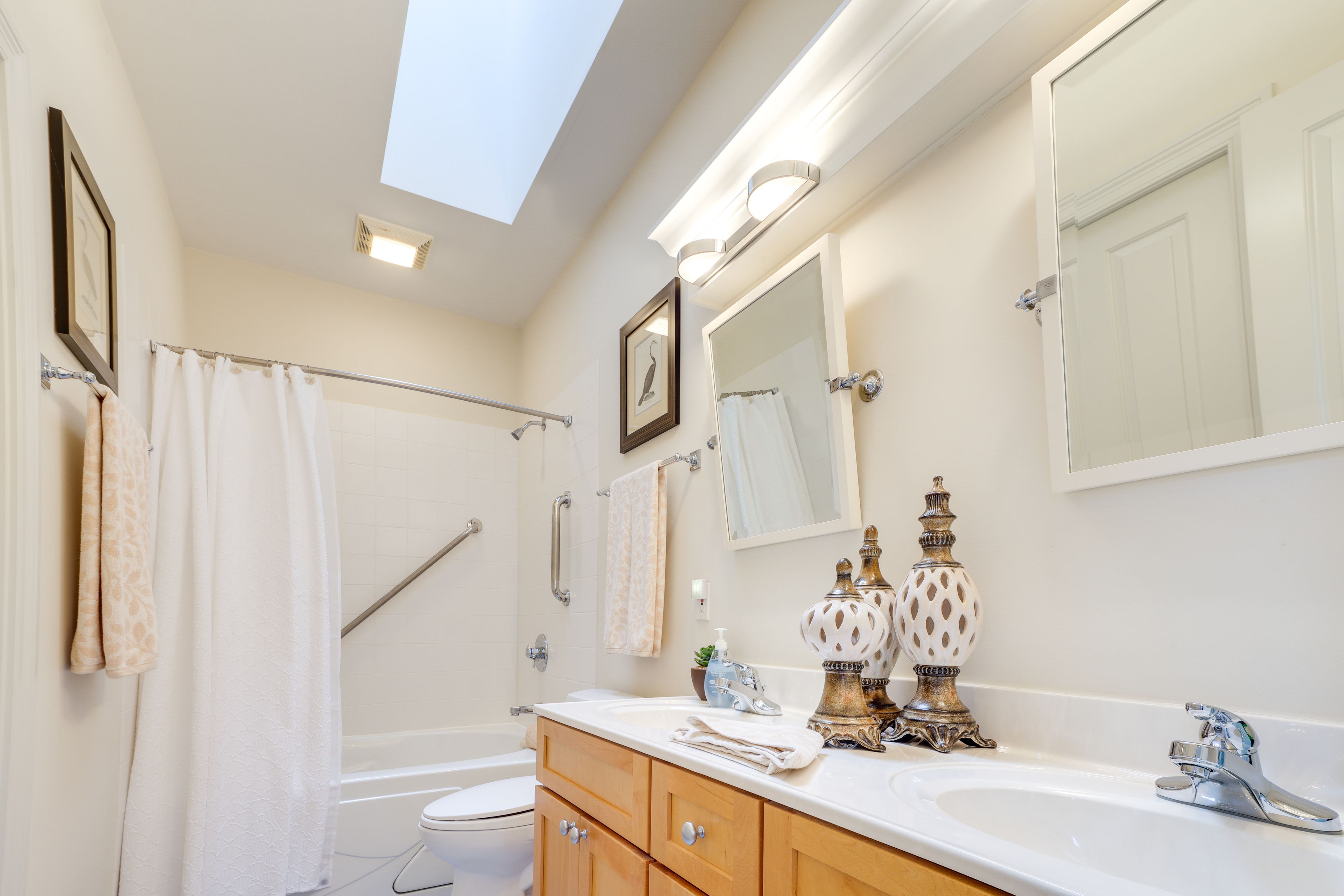 Bathroom | Complimentary Toiletries | Towels Provided