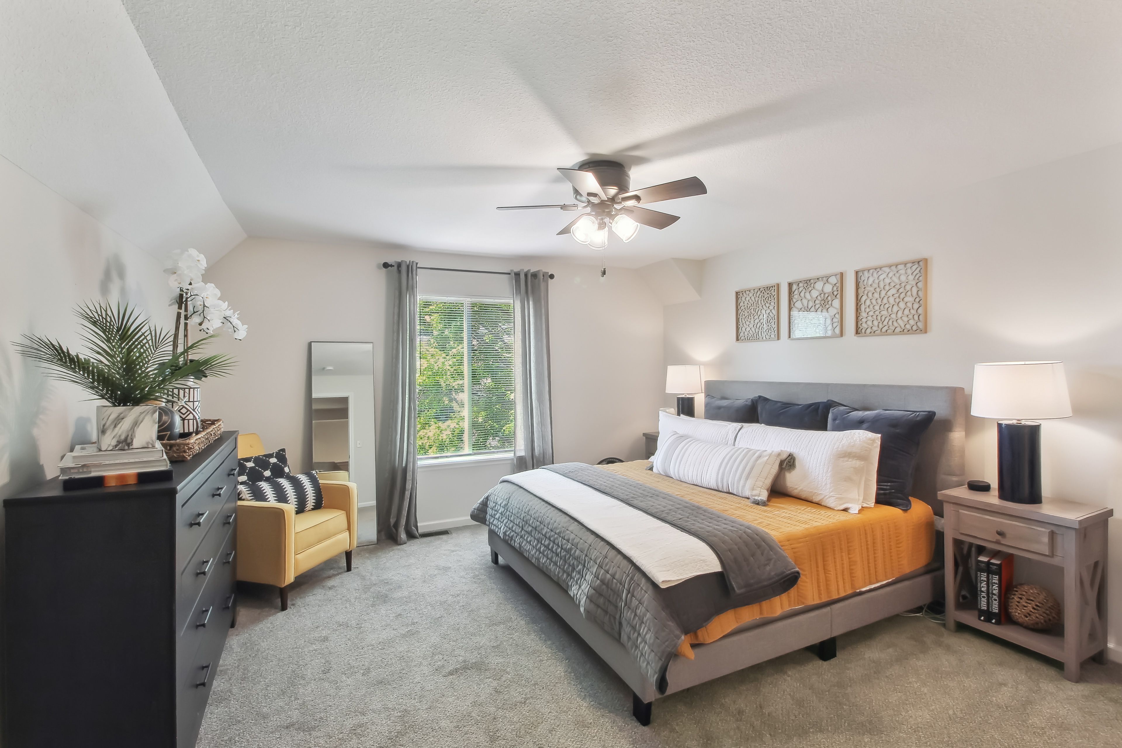 Bedroom 1 | King Bed | Linens & Towels Provided