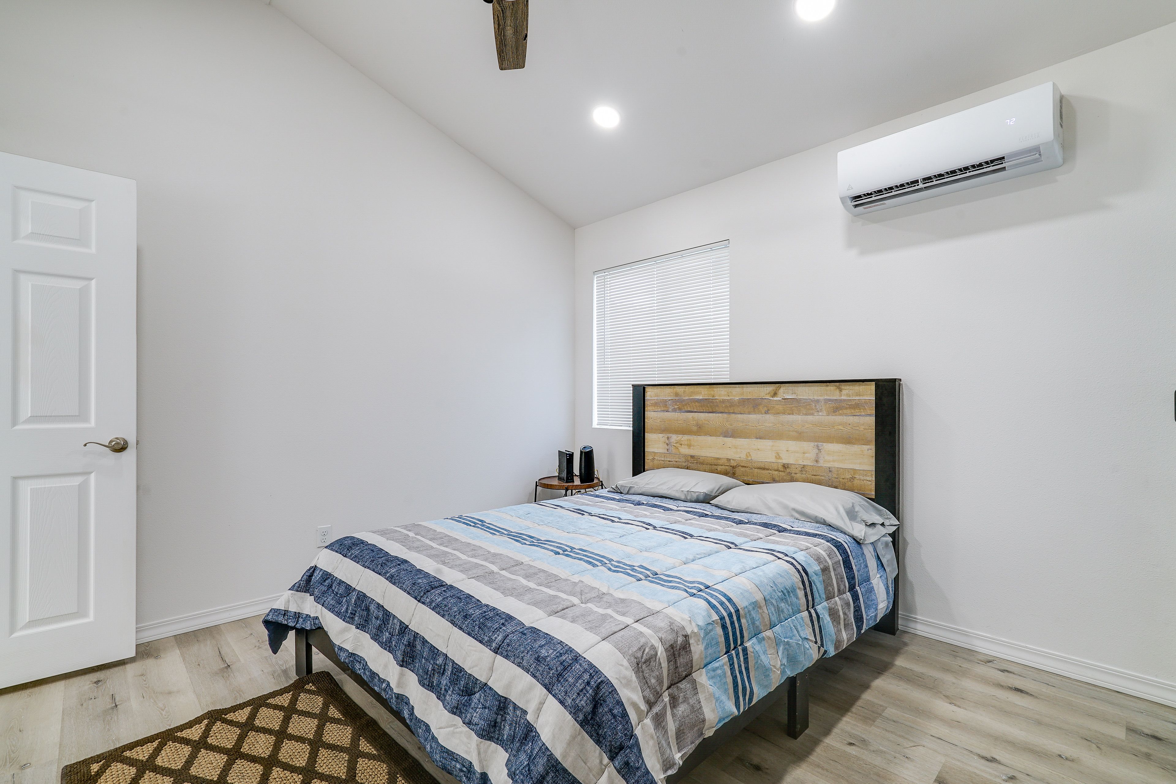 Bedroom | Main Level | Queen Bed | Linens Provided