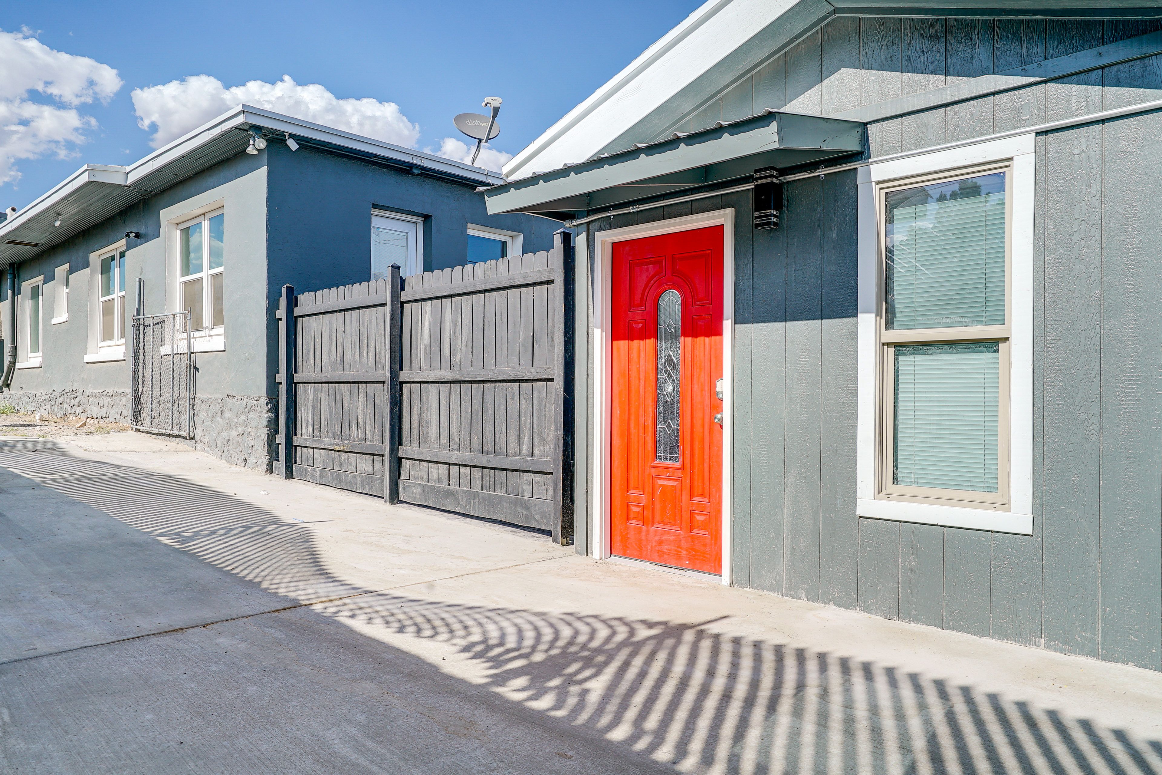 Home Entrance | Keyless Entry | 2 Exterior Security Cameras (Facing Out)