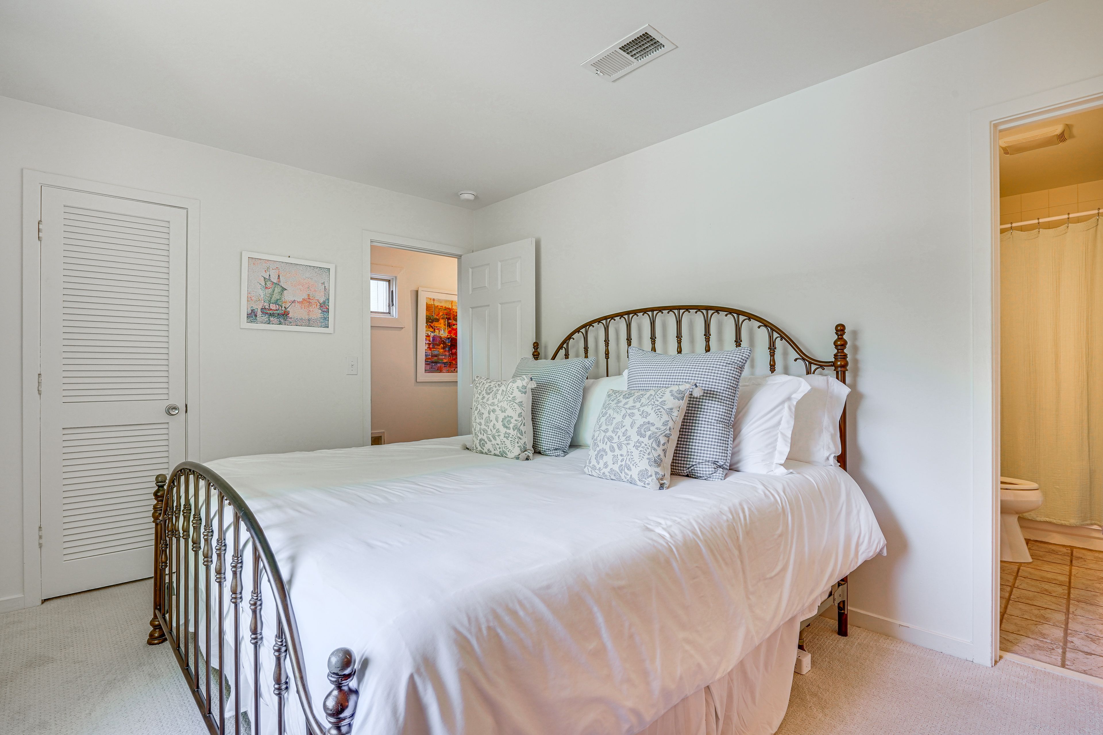 Bedroom 2 | King Bed