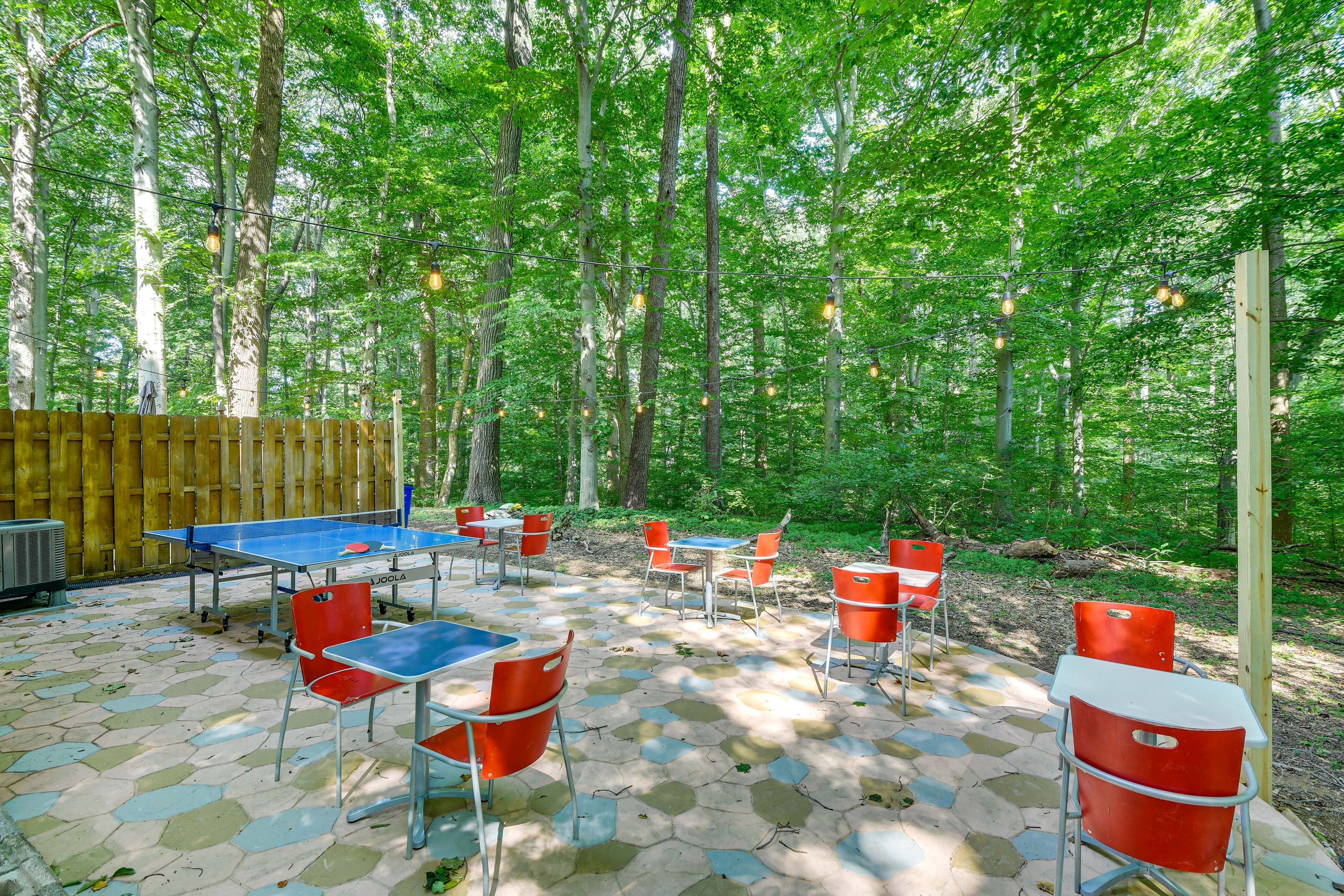 Private Patio | Ping Pong Table | Outdoor Seating